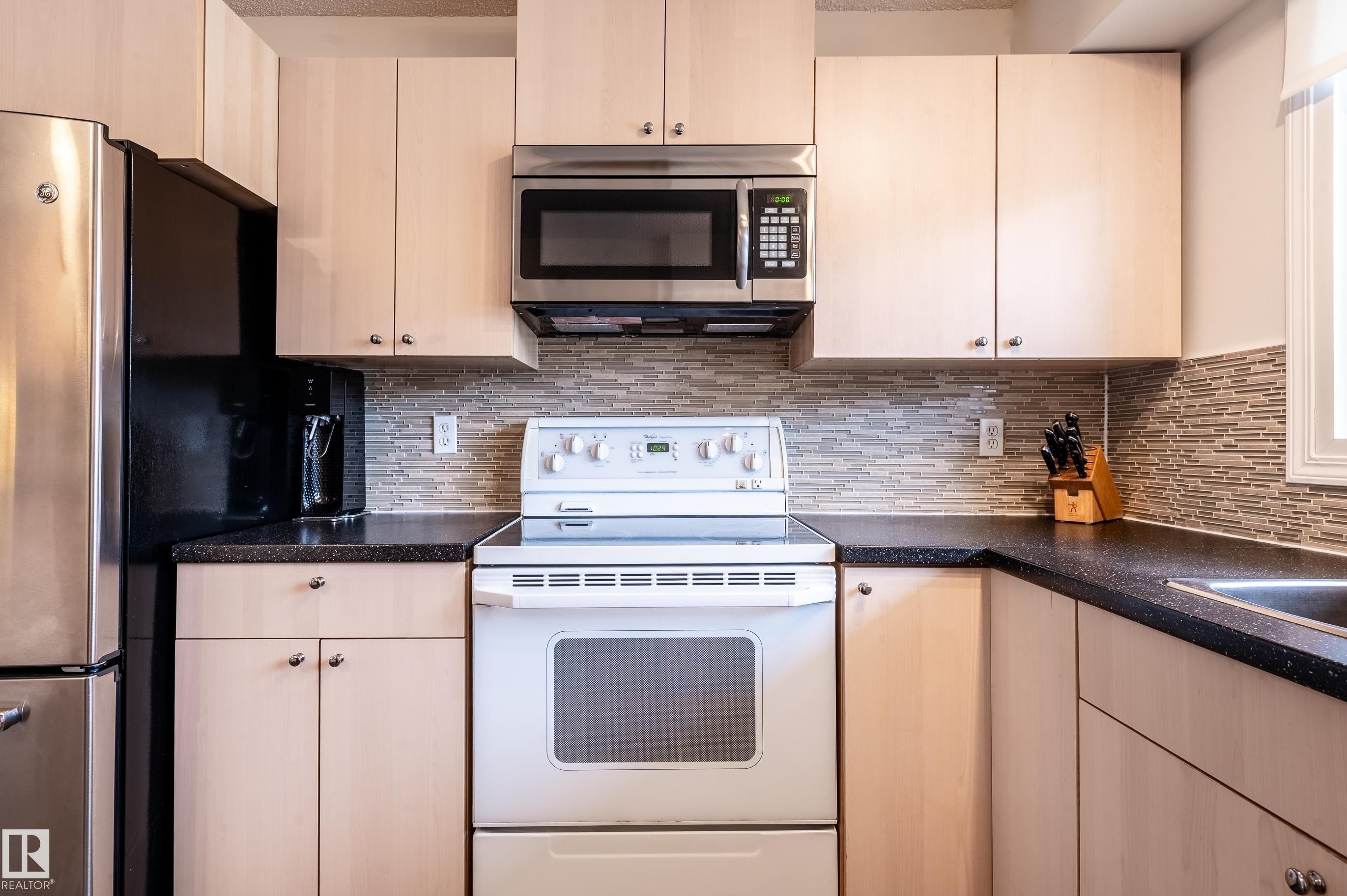 71 Forest Grove, St. Albert, AB - Indoor Photo Showing Kitchen