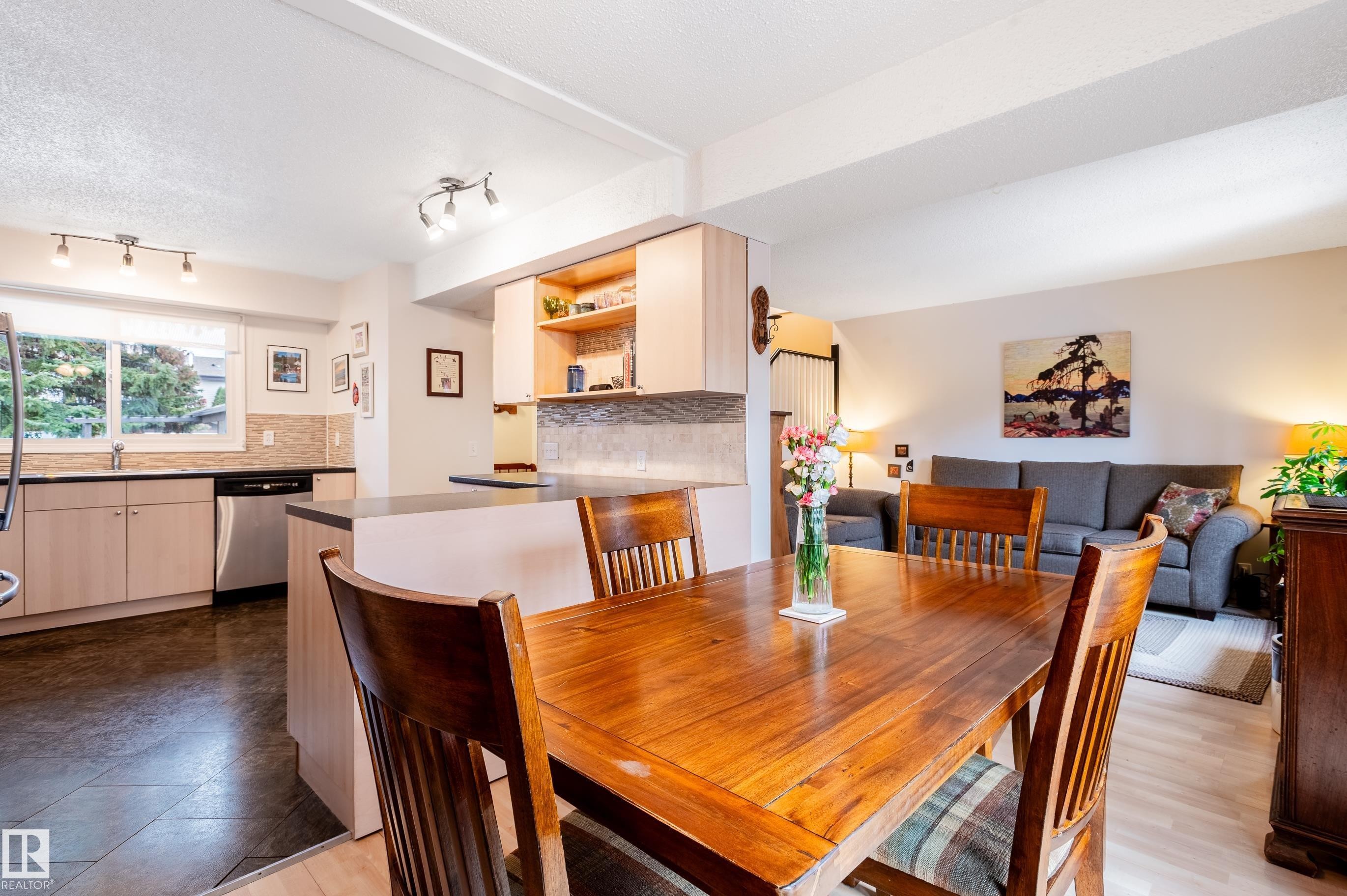 71 Forest Grove, St. Albert, AB - Indoor Photo Showing Dining Room