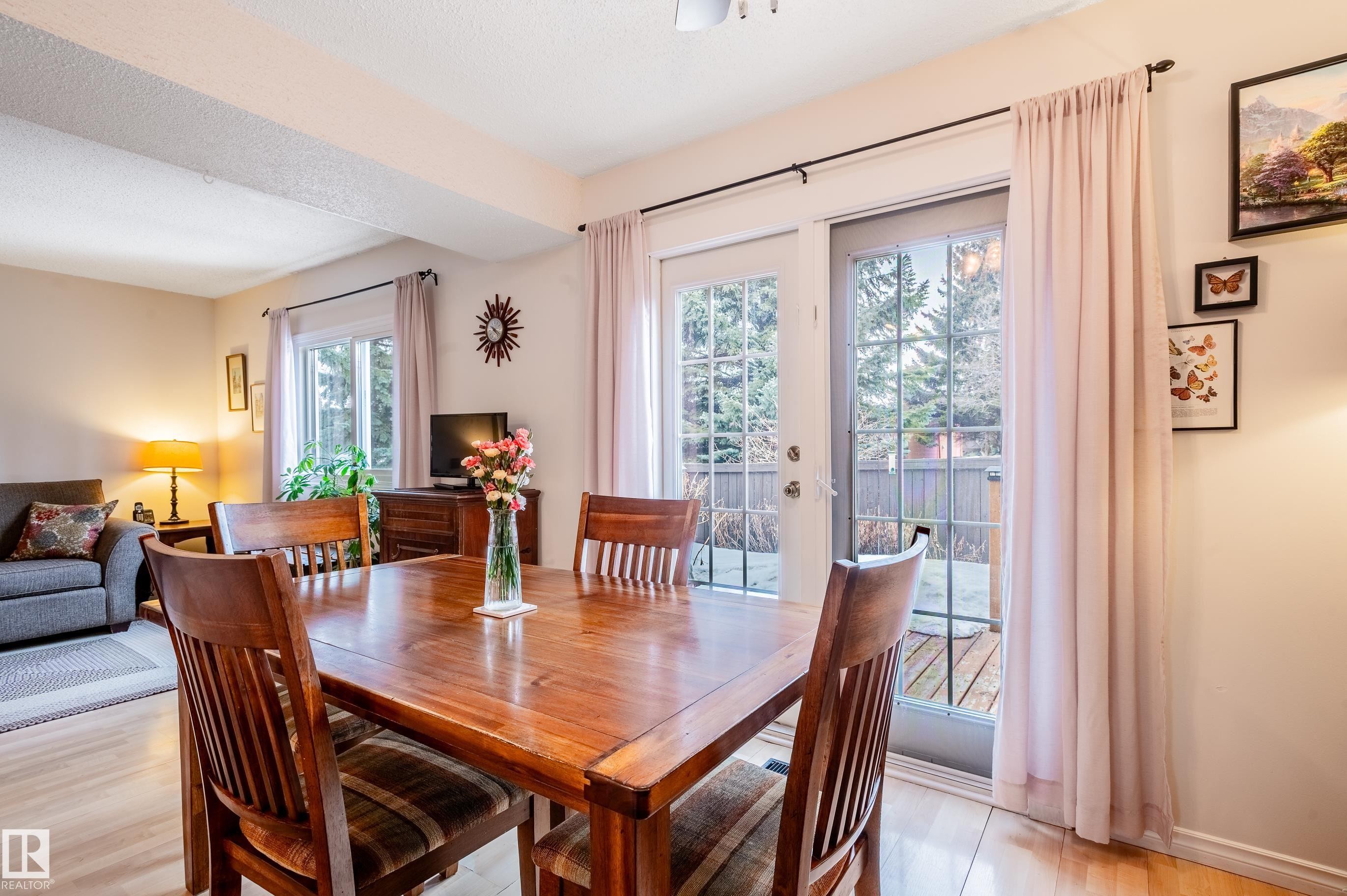 71 Forest Grove, St. Albert, AB - Indoor Photo Showing Dining Room