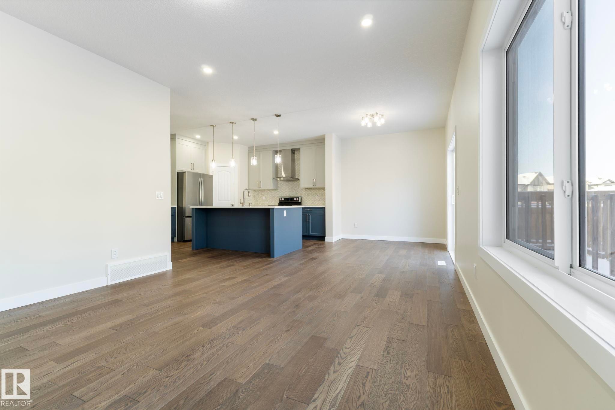 5736 176 Avenue, Edmonton, AB - Indoor