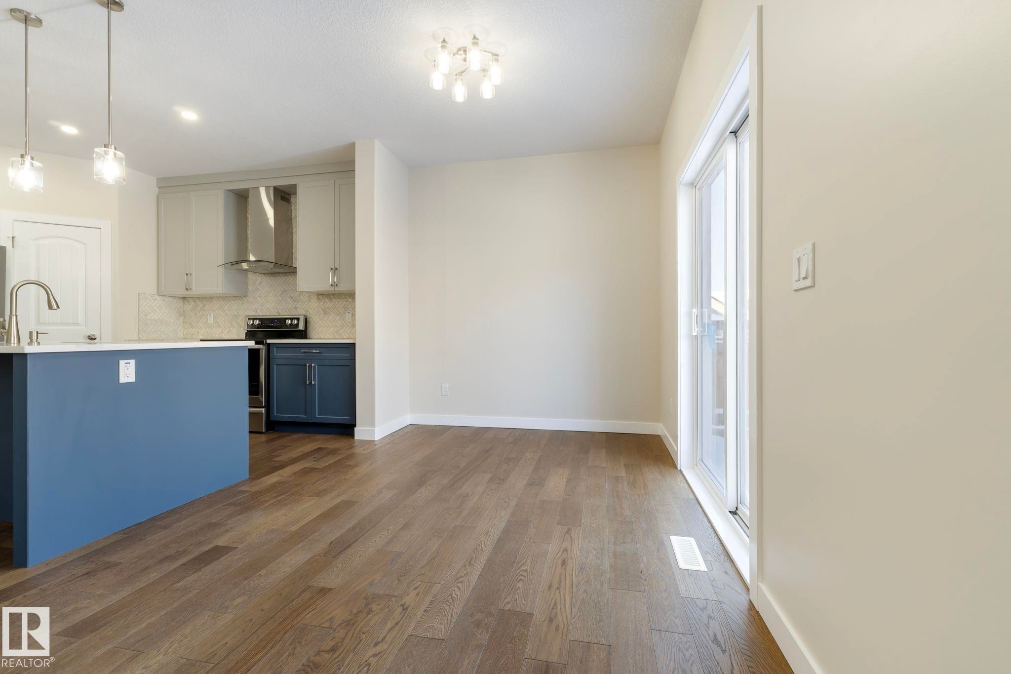 5736 176 Avenue, Edmonton, AB - Indoor Photo Showing Kitchen