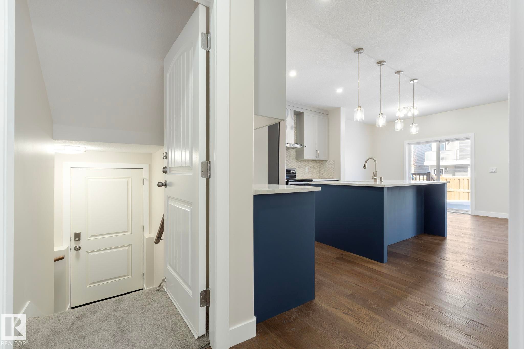 5736 176 Avenue, Edmonton, AB - Indoor Photo Showing Kitchen