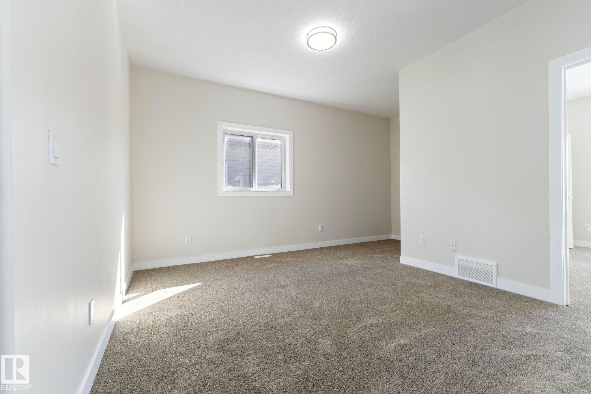 5736 176 Avenue, Edmonton, AB - Indoor Photo Showing Other Room