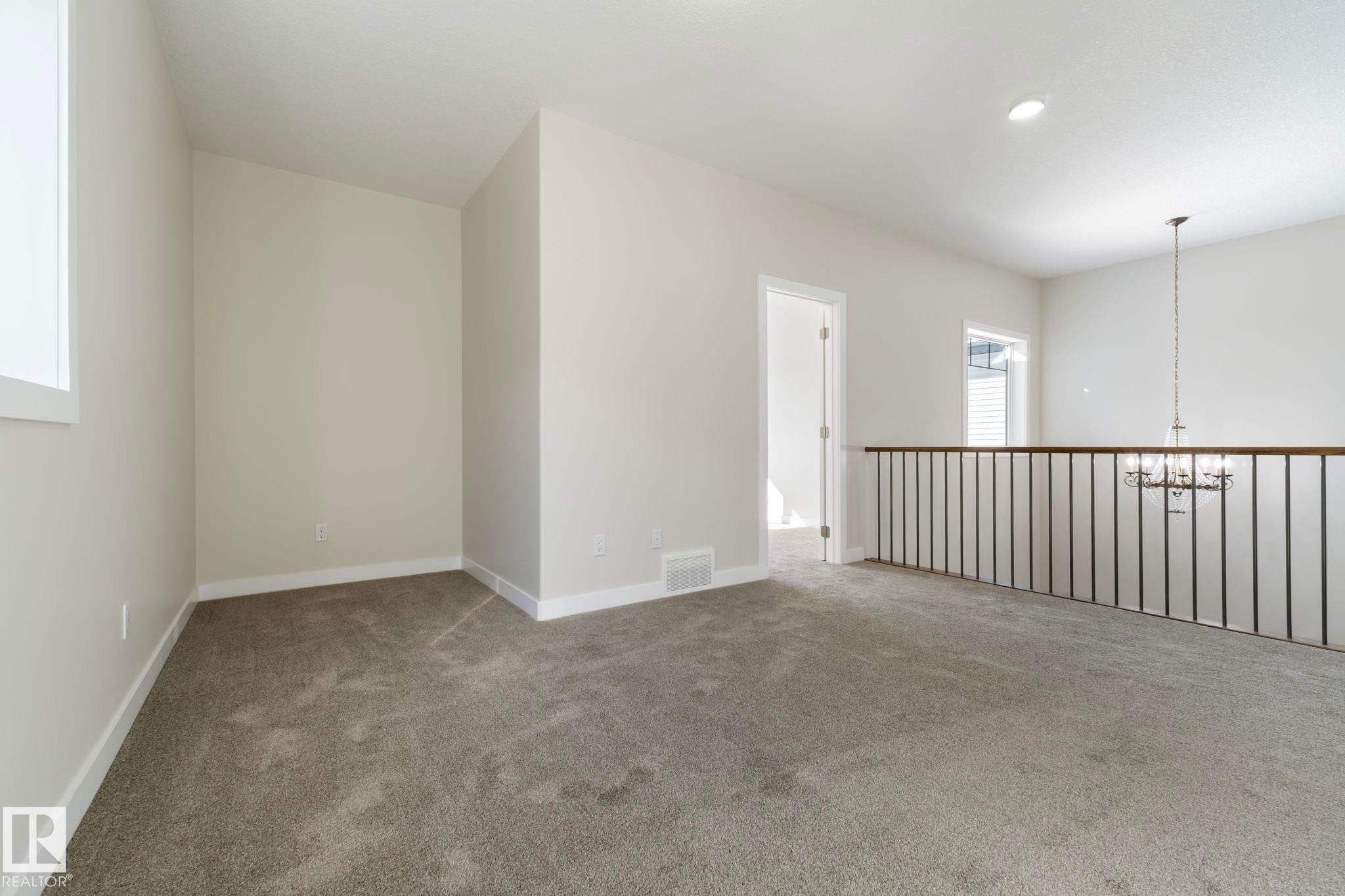 5736 176 Avenue, Edmonton, AB - Indoor Photo Showing Other Room