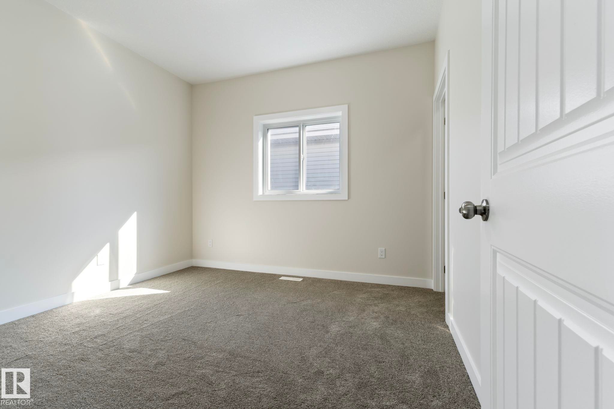 5736 176 Avenue, Edmonton, AB - Indoor Photo Showing Other Room
