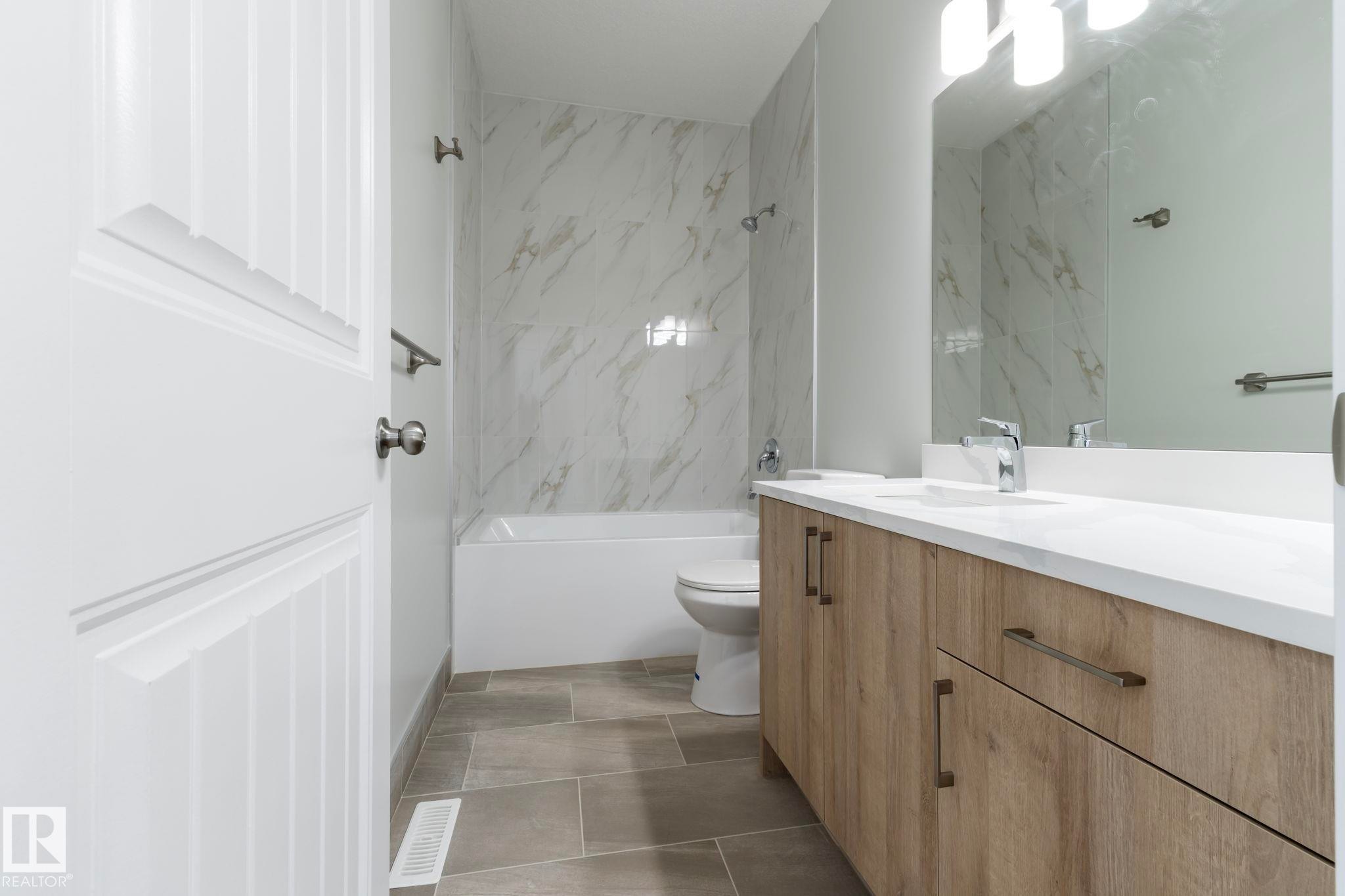 5736 176 Avenue, Edmonton, AB - Indoor Photo Showing Bathroom