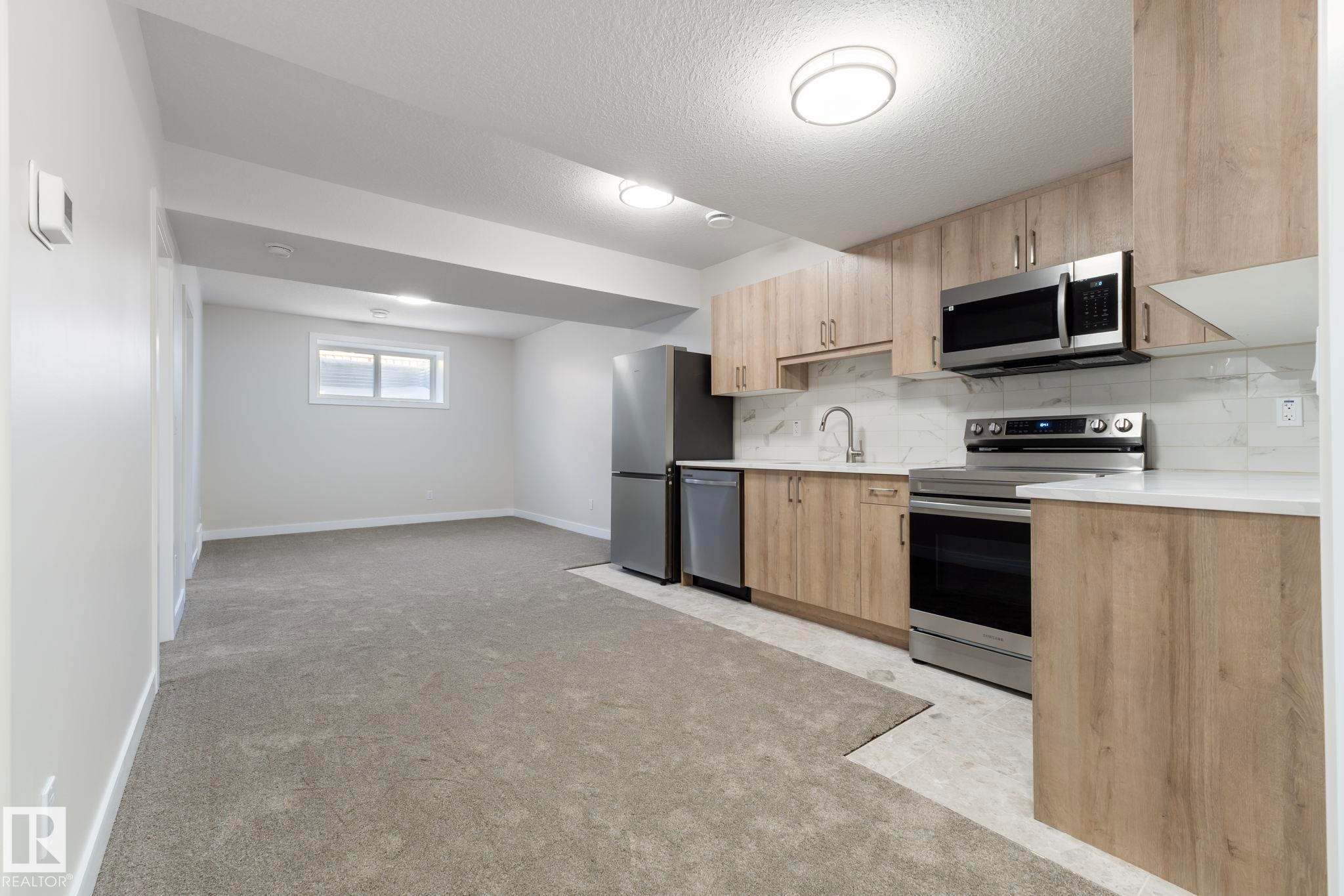 5736 176 Avenue, Edmonton, AB - Indoor Photo Showing Kitchen