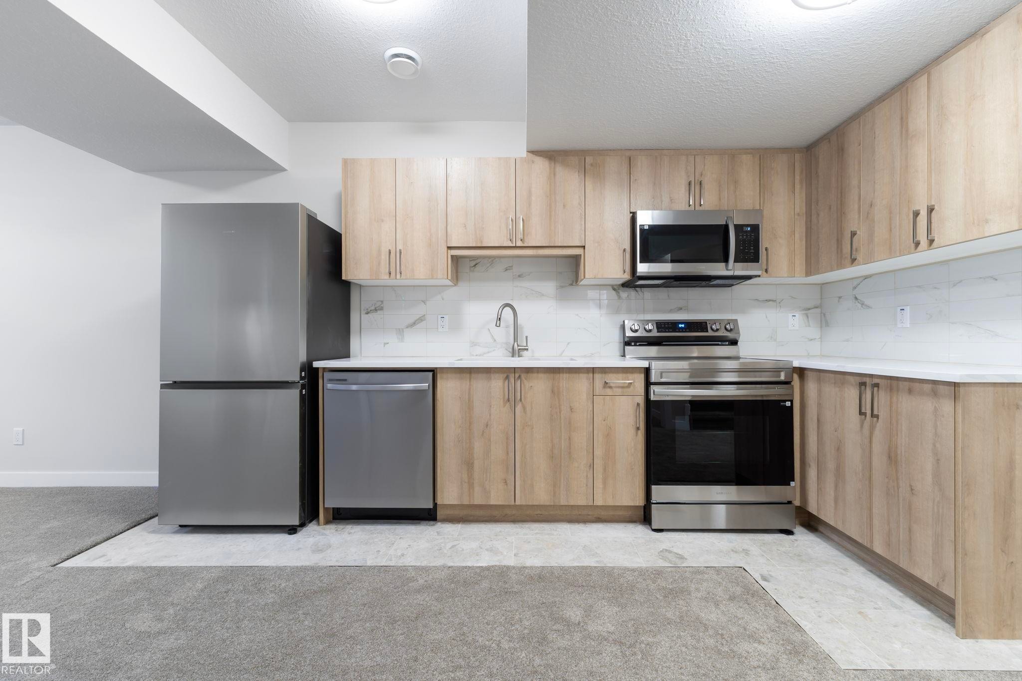 5736 176 Avenue, Edmonton, AB - Indoor Photo Showing Kitchen