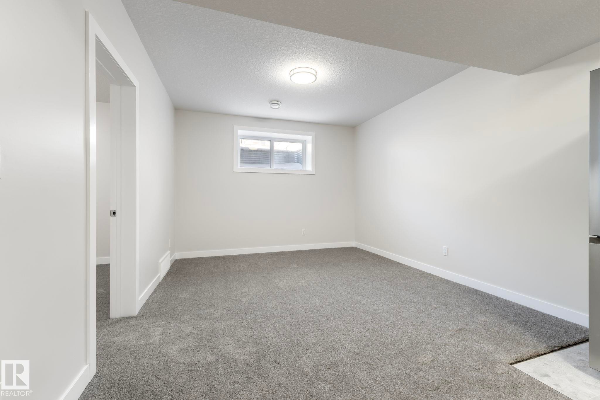 5736 176 Avenue, Edmonton, AB - Indoor Photo Showing Other Room