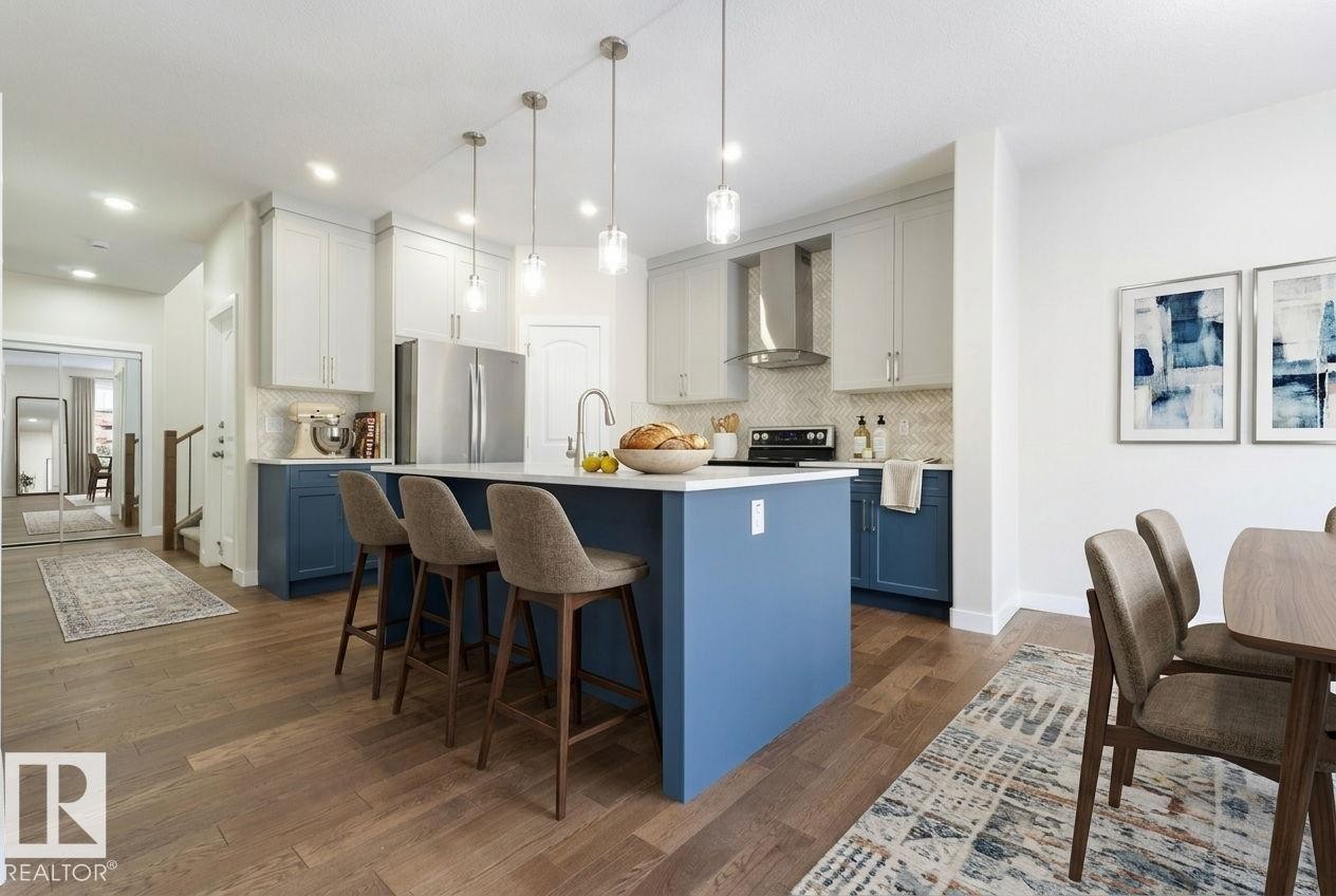 5736 176 Avenue, Edmonton, AB - Indoor Photo Showing Kitchen With Upgraded Kitchen