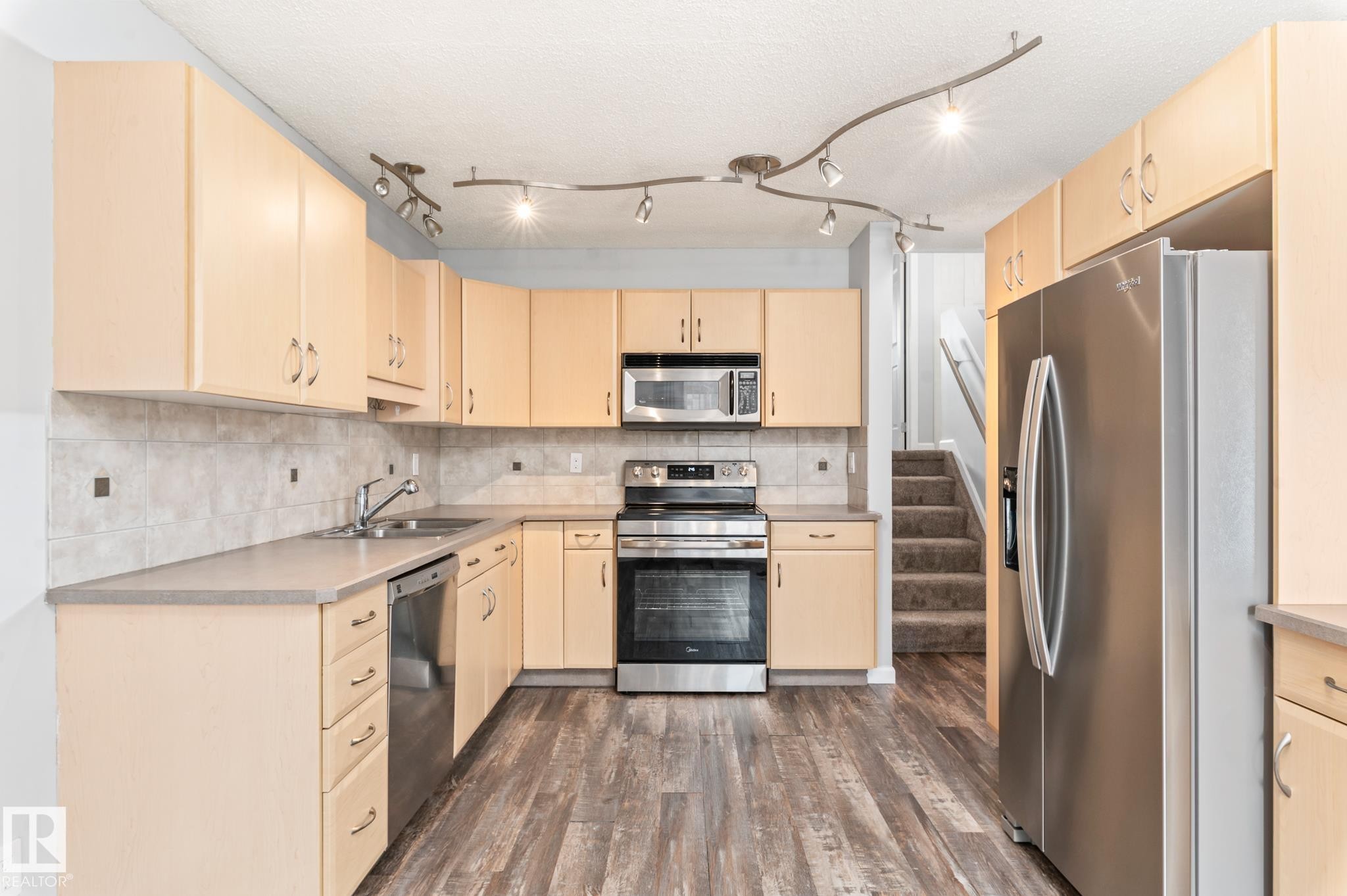 35 Wellington Crescent, Spruce Grove, AB - Indoor Photo Showing Kitchen