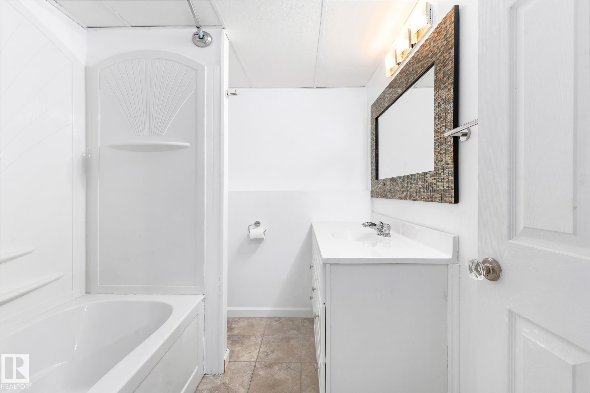 35 Wellington Crescent, Spruce Grove, AB - Indoor Photo Showing Bathroom