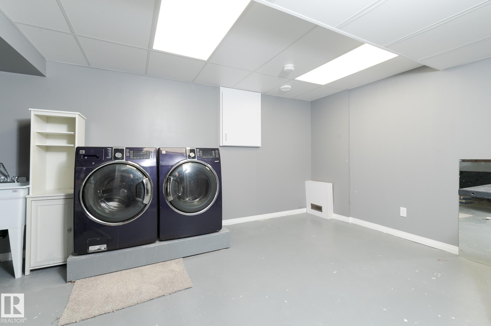 35 Wellington Crescent, Spruce Grove, AB - Indoor Photo Showing Laundry Room