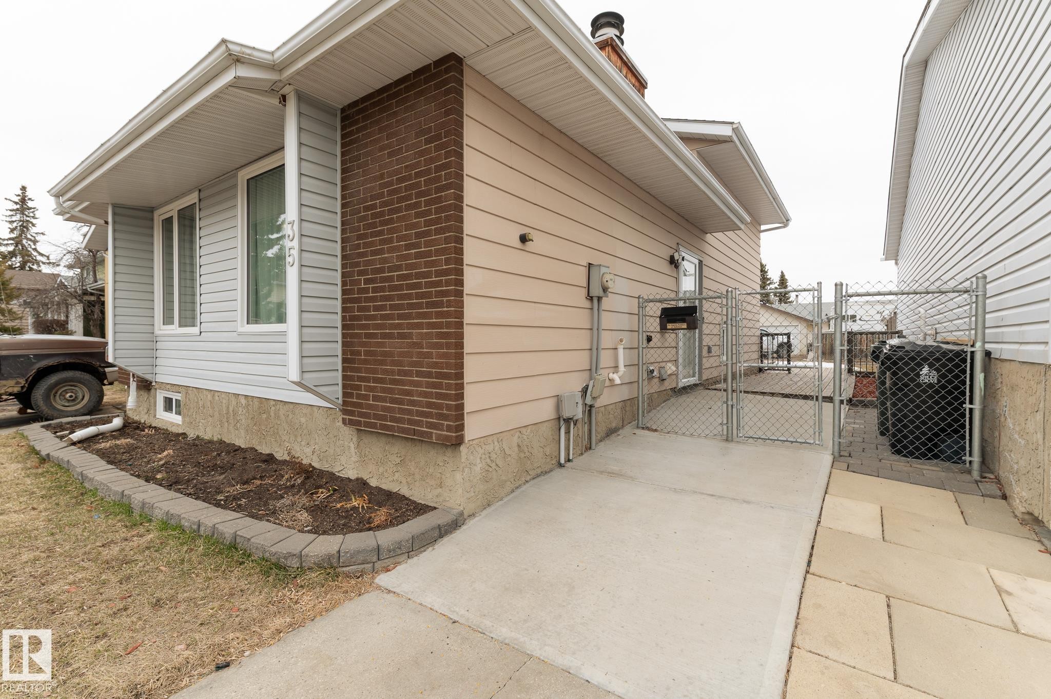 35 Wellington Crescent, Spruce Grove, AB - Outdoor With Exterior