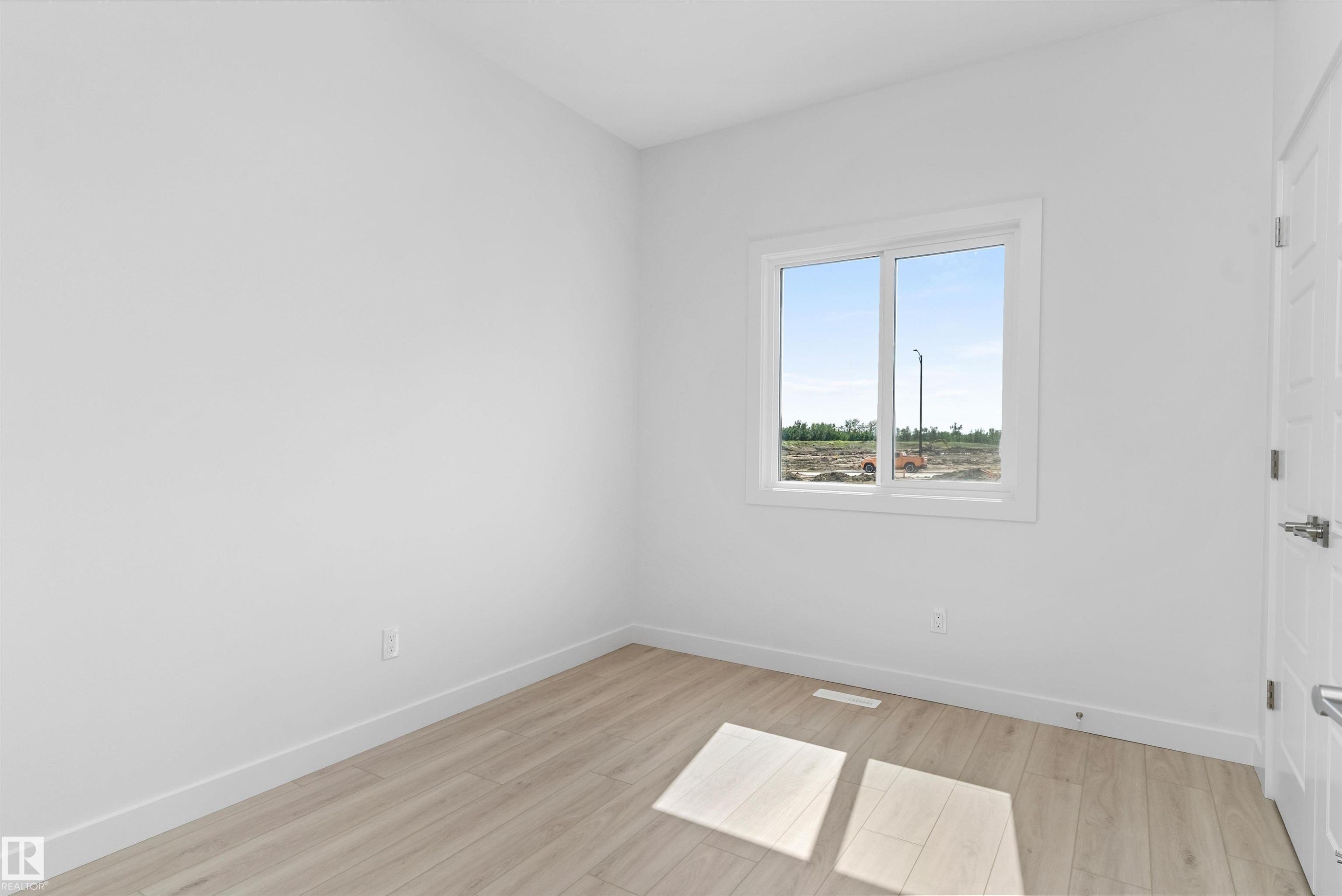 18713 18A Avenue Nw, Edmonton, AB - Indoor Photo Showing Other Room