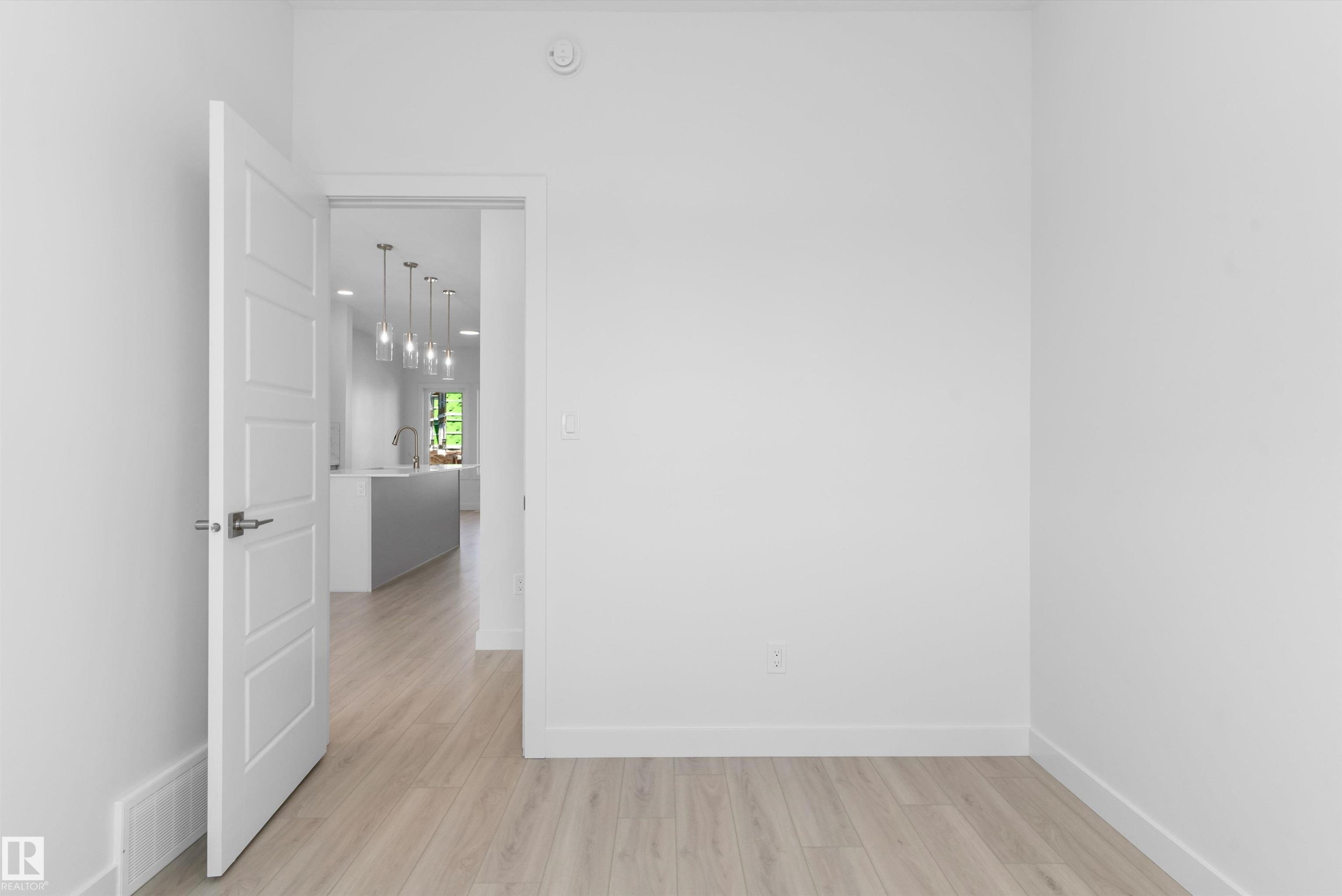 18713 18A Avenue Nw, Edmonton, AB - Indoor Photo Showing Other Room