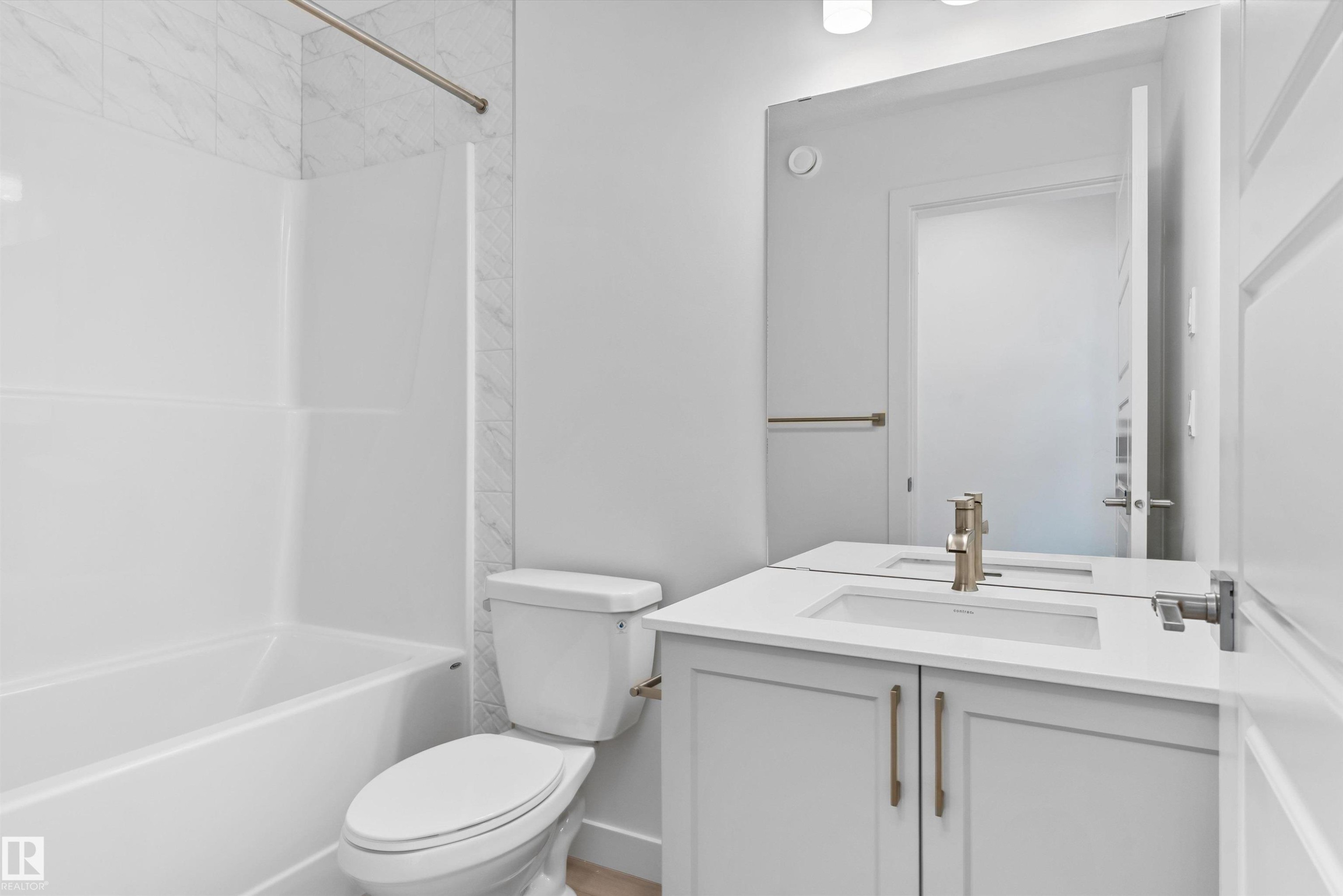 18713 18A Avenue Nw, Edmonton, AB - Indoor Photo Showing Bathroom