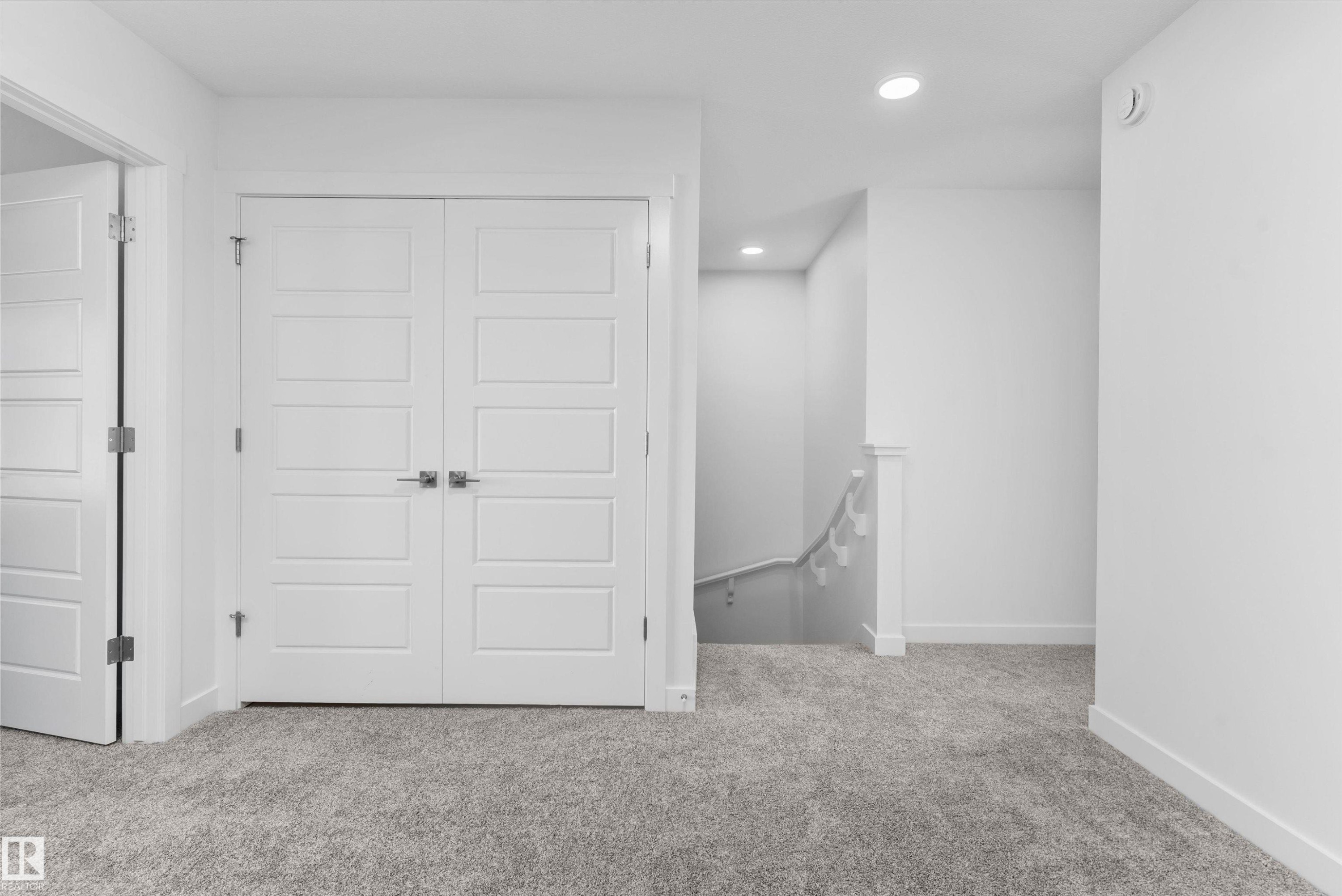 18713 18A Avenue Nw, Edmonton, AB - Indoor Photo Showing Other Room