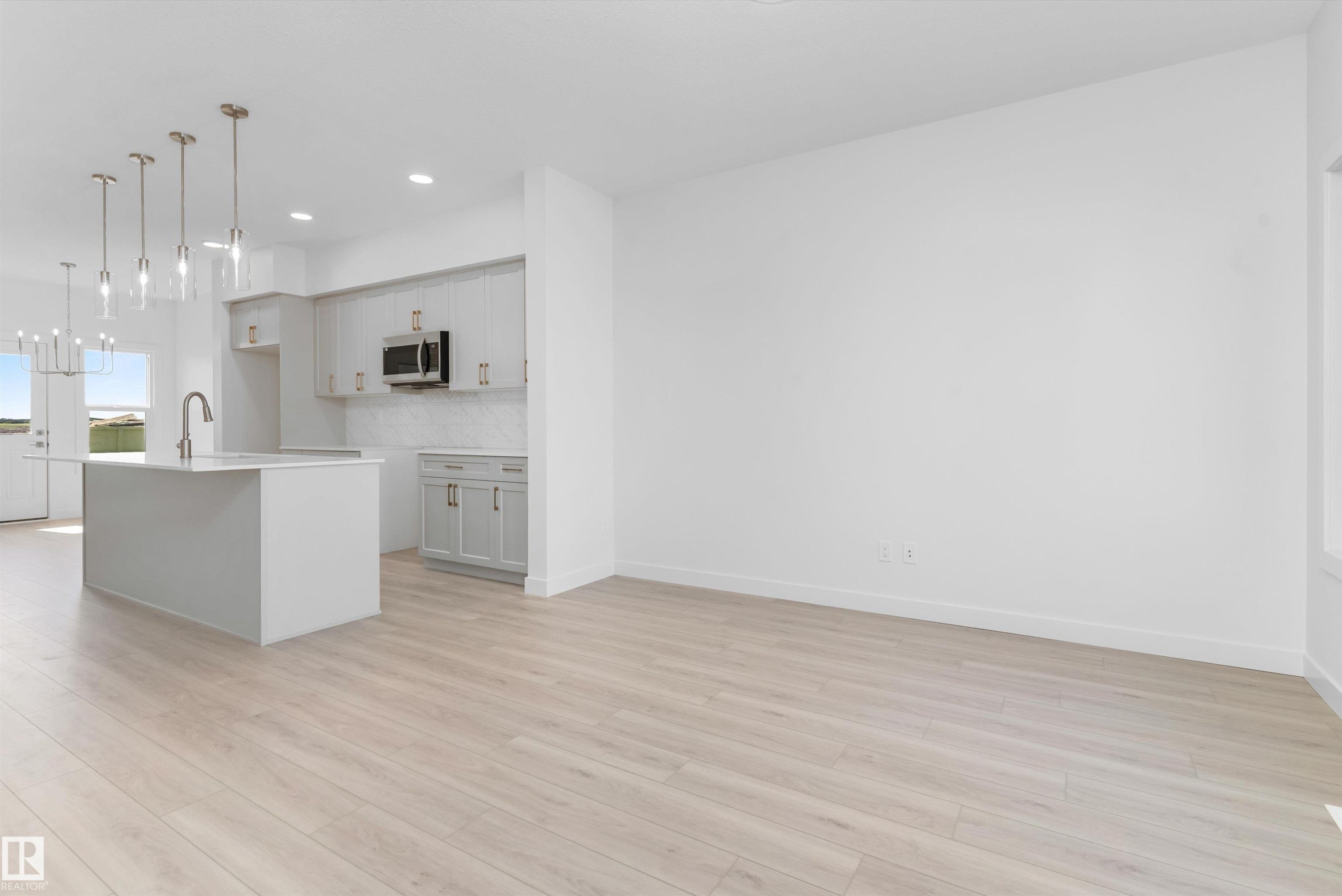 18713 18A Avenue Nw, Edmonton, AB - Indoor Photo Showing Kitchen