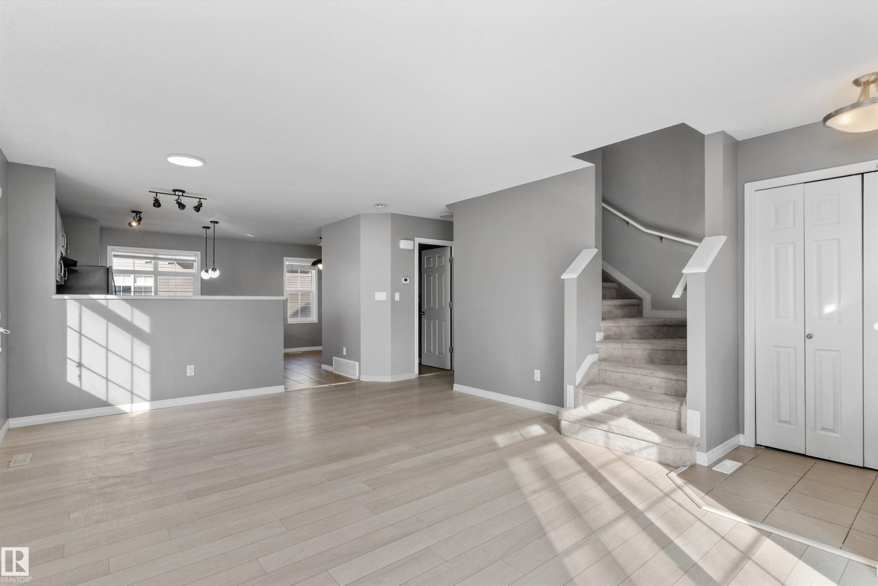 49 9151 Shaw Way, Edmonton, AB - Indoor Photo Showing Other Room