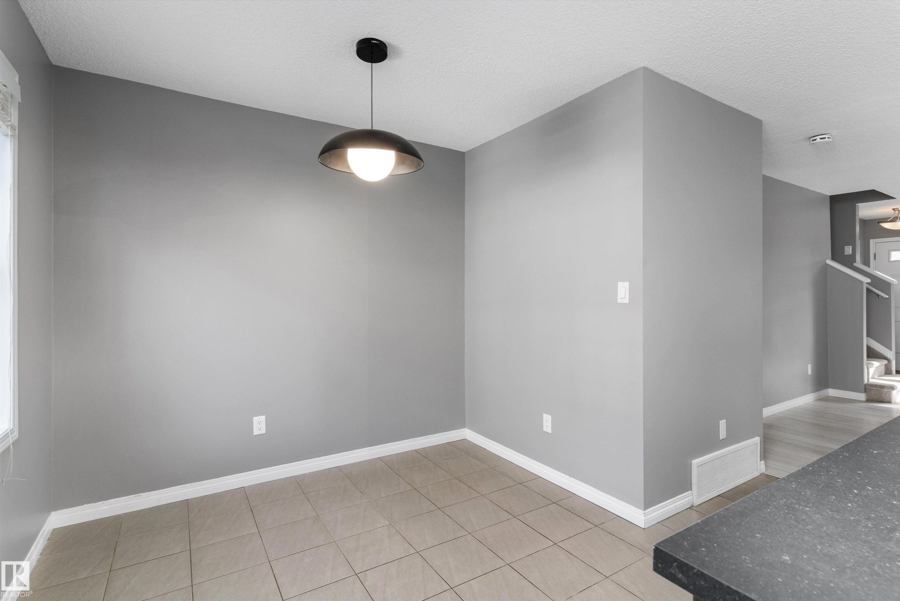 49 9151 Shaw Way, Edmonton, AB - Indoor Photo Showing Other Room