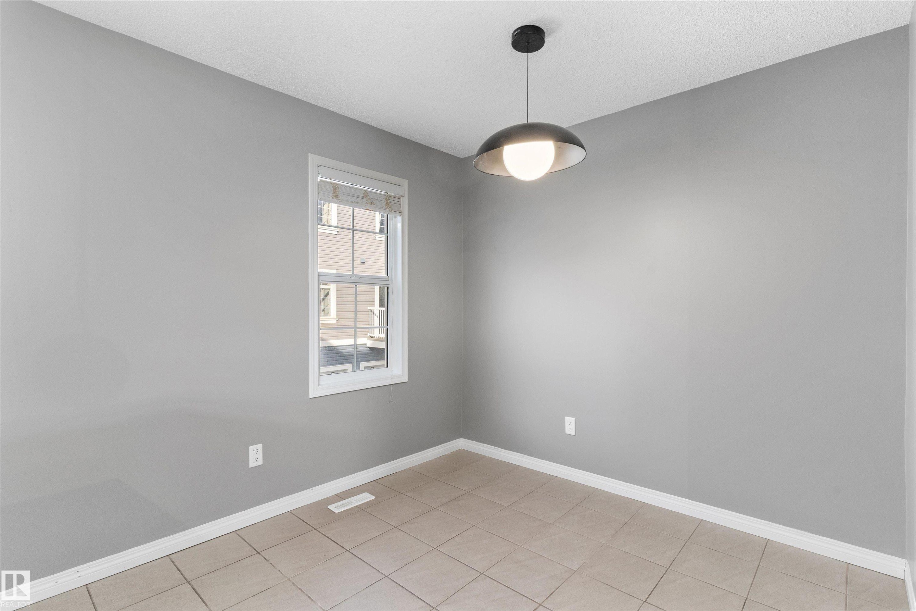 49 9151 Shaw Way, Edmonton, AB - Indoor Photo Showing Other Room