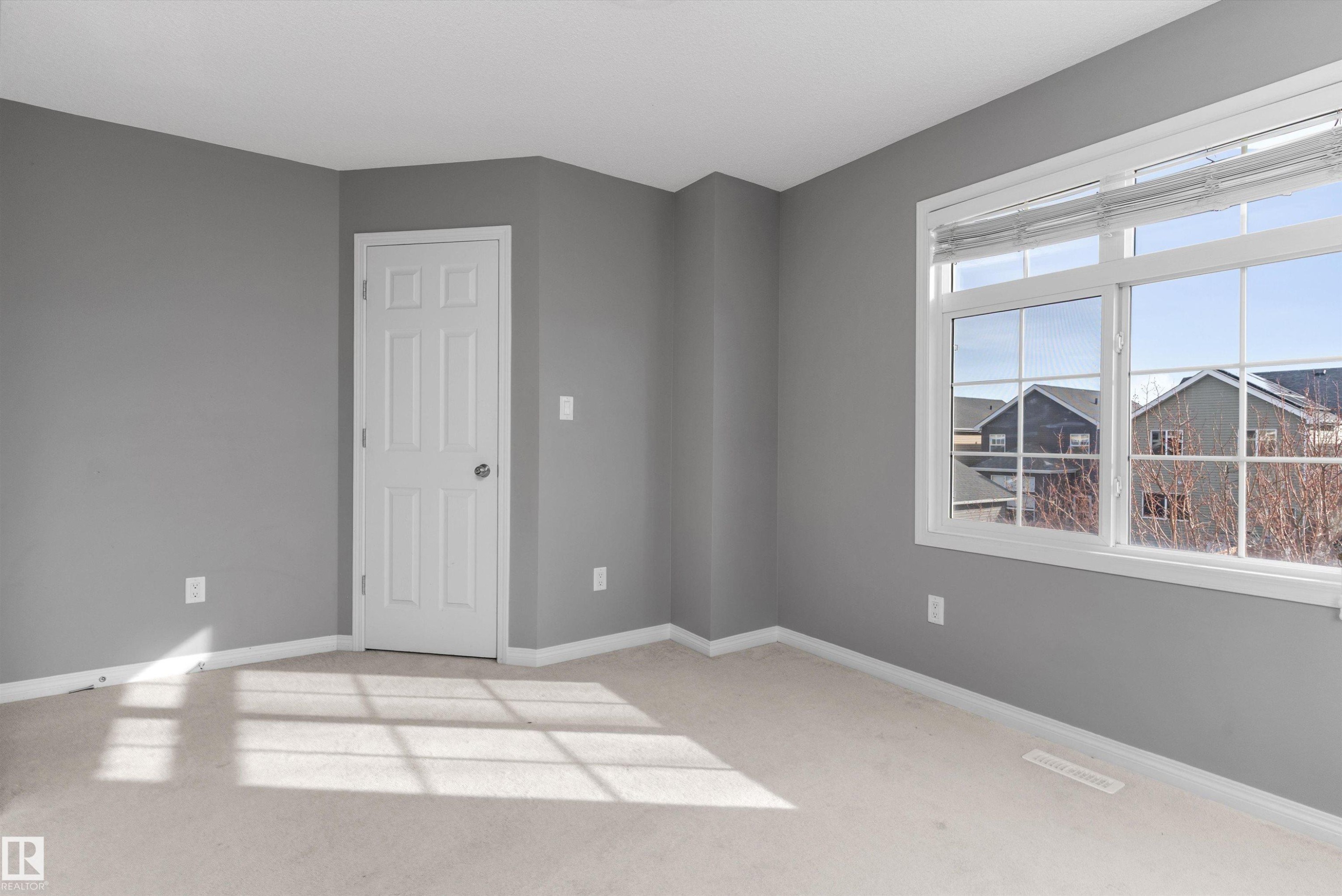 49 9151 Shaw Way, Edmonton, AB - Indoor Photo Showing Other Room