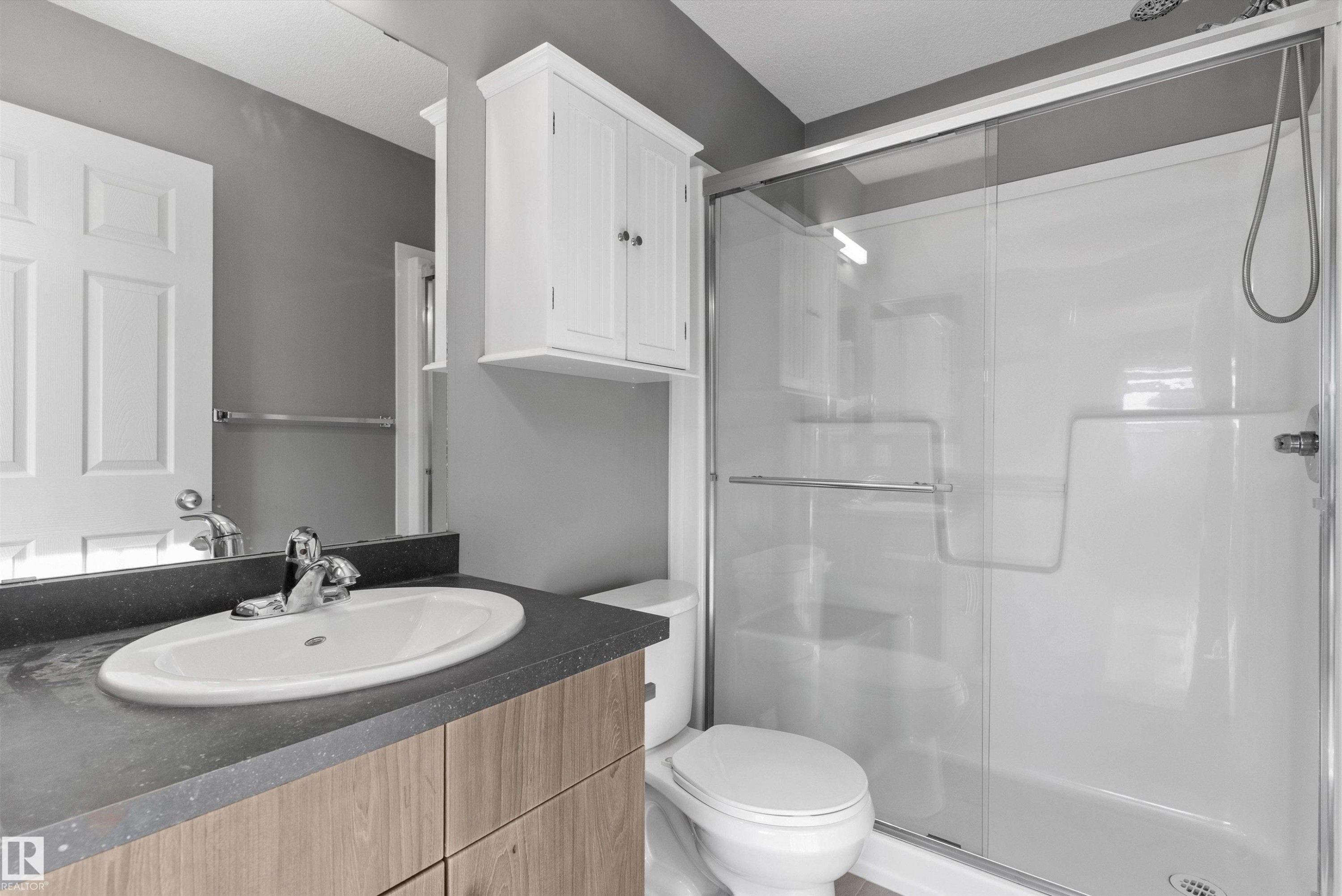 49 9151 Shaw Way, Edmonton, AB - Indoor Photo Showing Bathroom