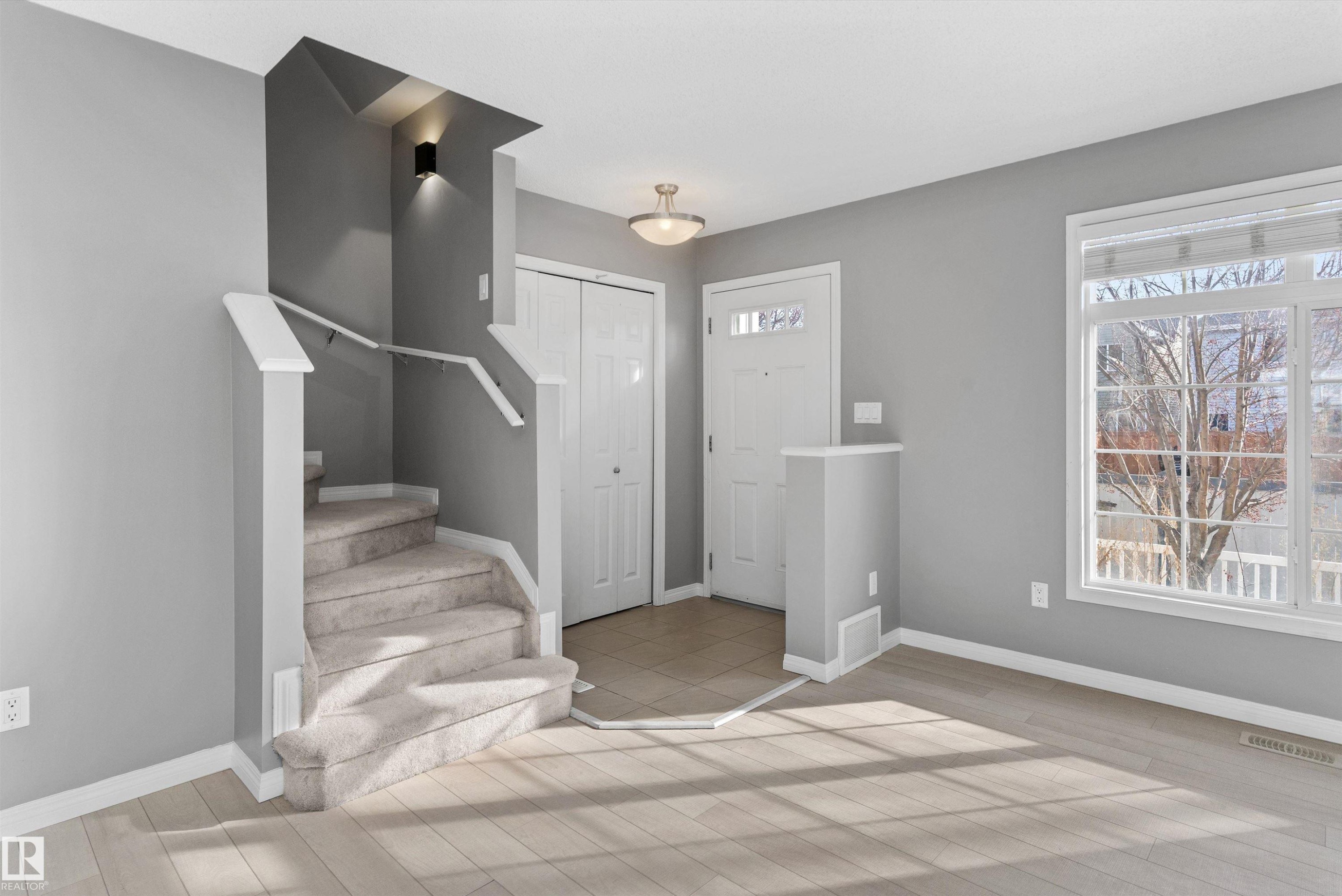 49 9151 Shaw Way, Edmonton, AB - Indoor Photo Showing Other Room