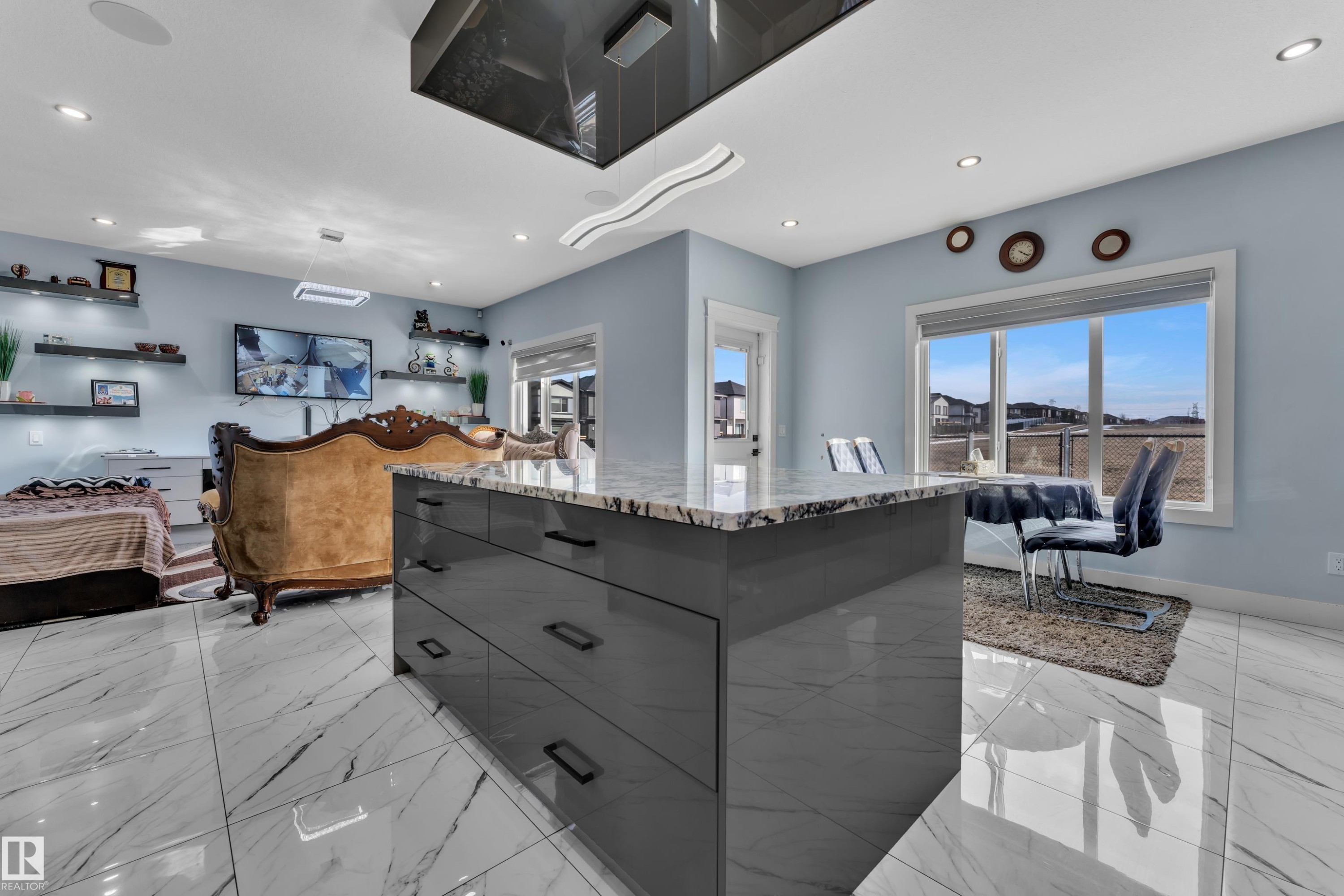 2011 18 Avenue, Edmonton, AB - Indoor Photo Showing Other Room