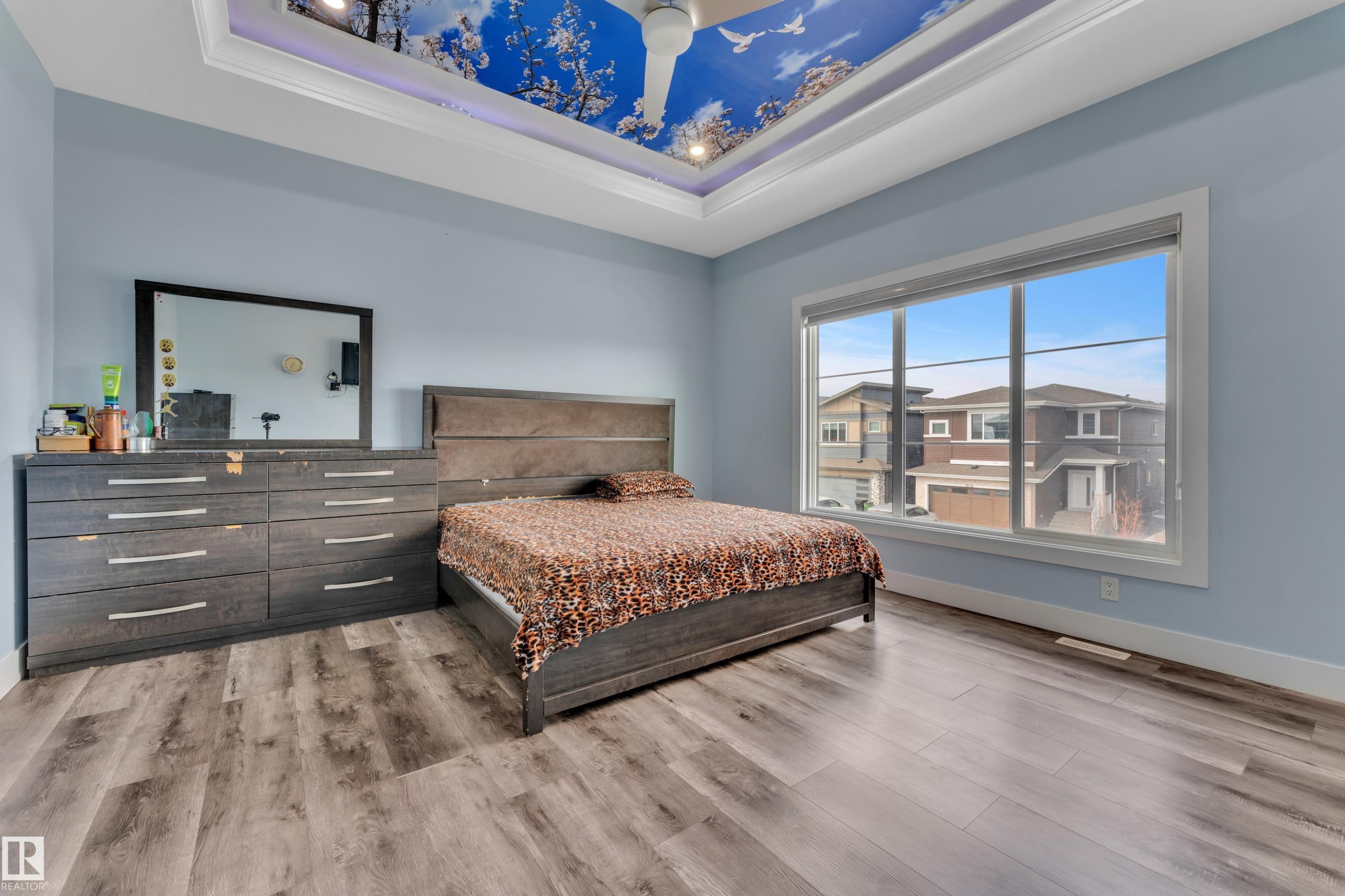 2011 18 Avenue, Edmonton, AB - Indoor Photo Showing Bedroom