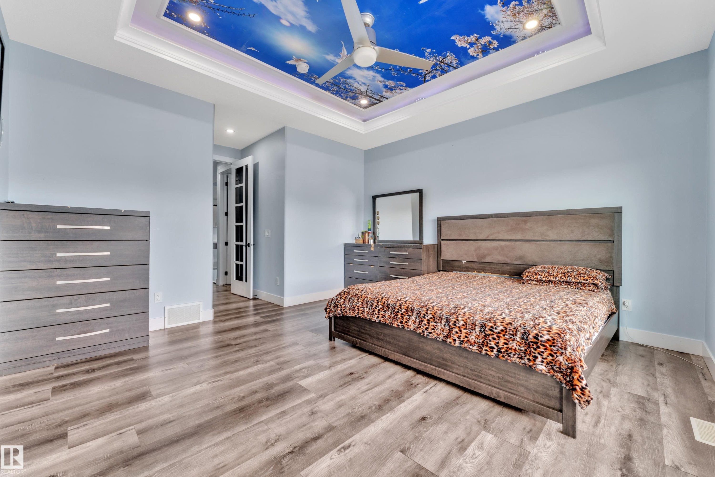 2011 18 Avenue, Edmonton, AB - Indoor Photo Showing Bedroom