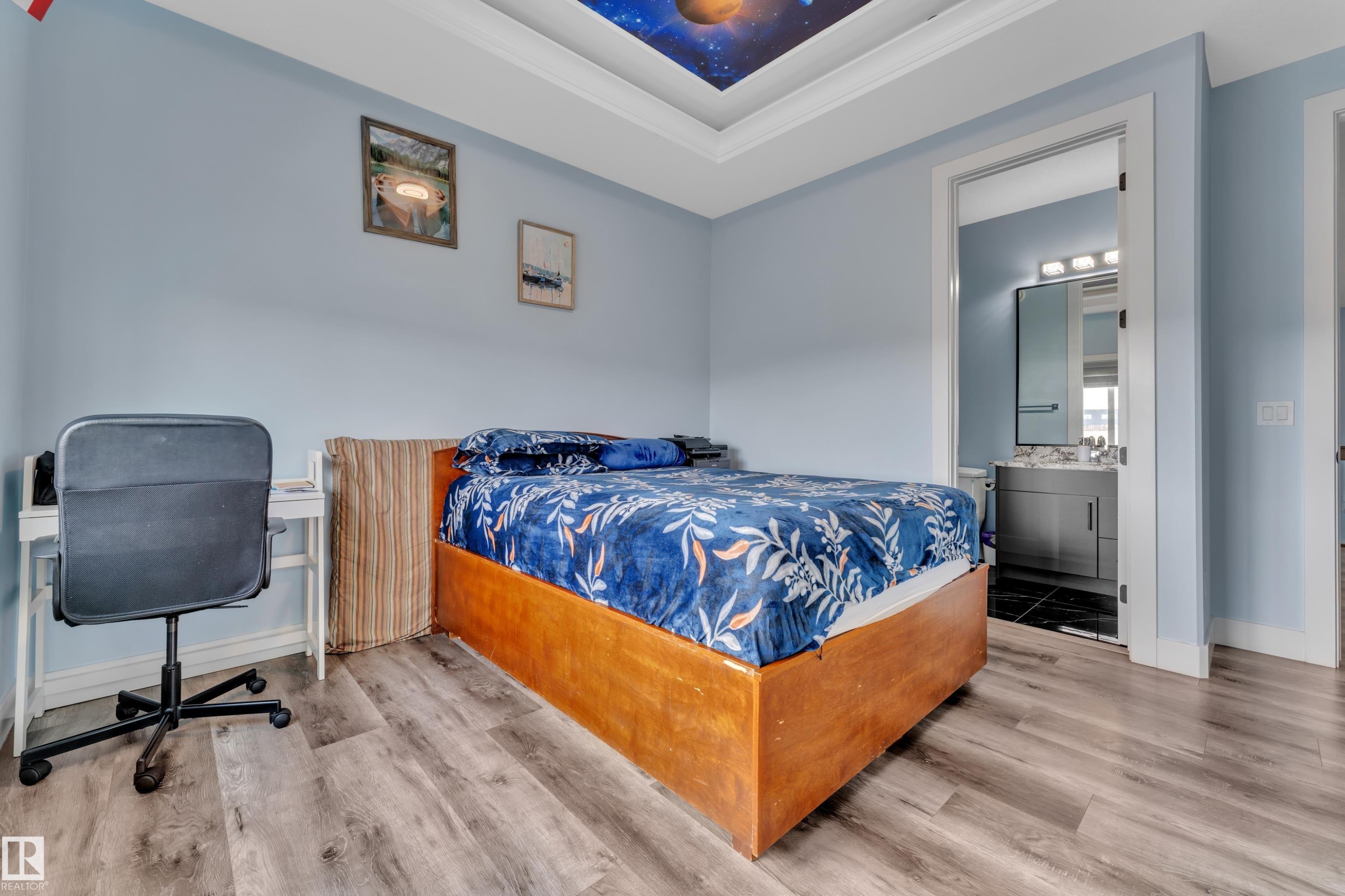 2011 18 Avenue, Edmonton, AB - Indoor Photo Showing Bedroom