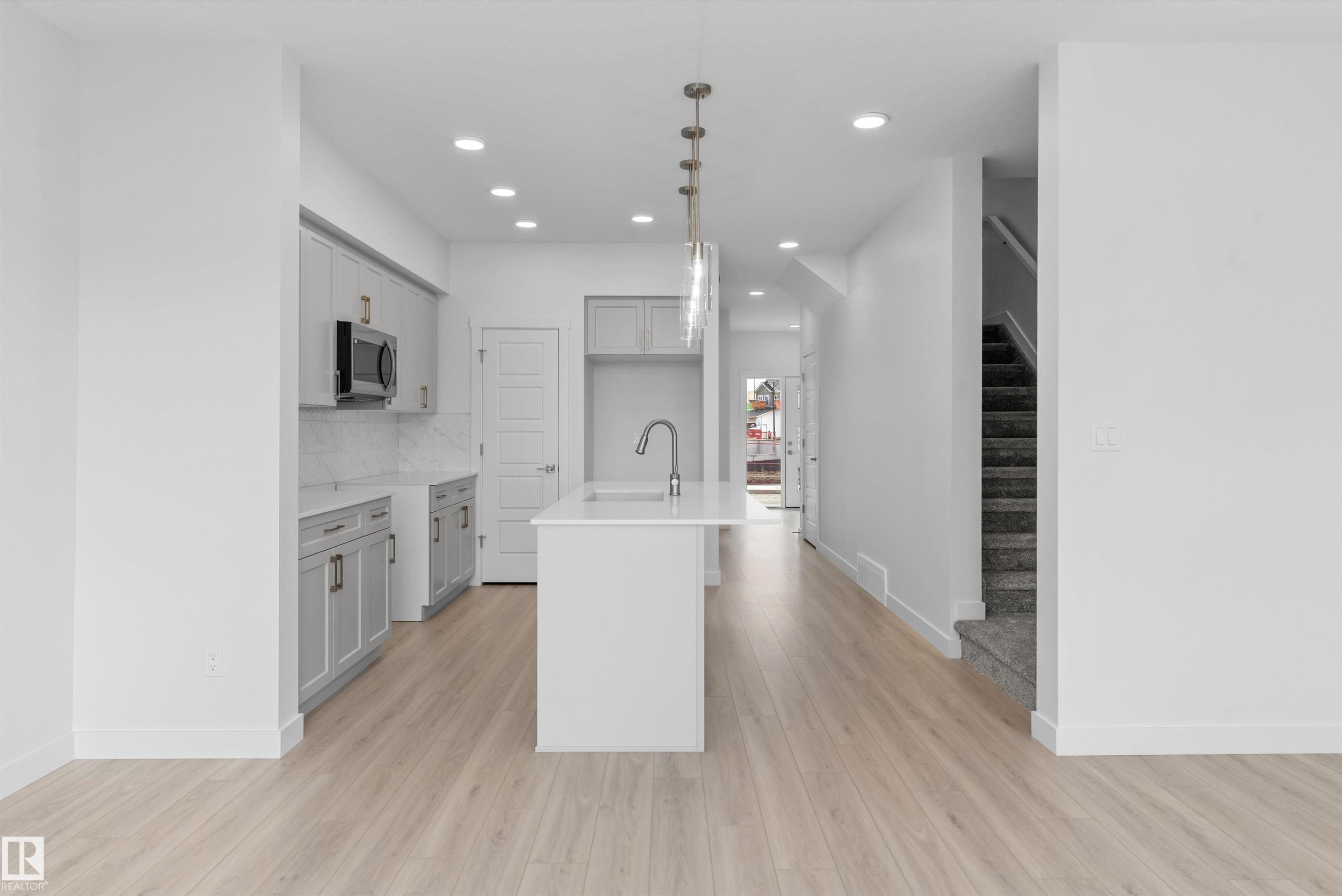 18717 18A Avenue Nw, Edmonton, AB - Indoor Photo Showing Kitchen With Upgraded Kitchen