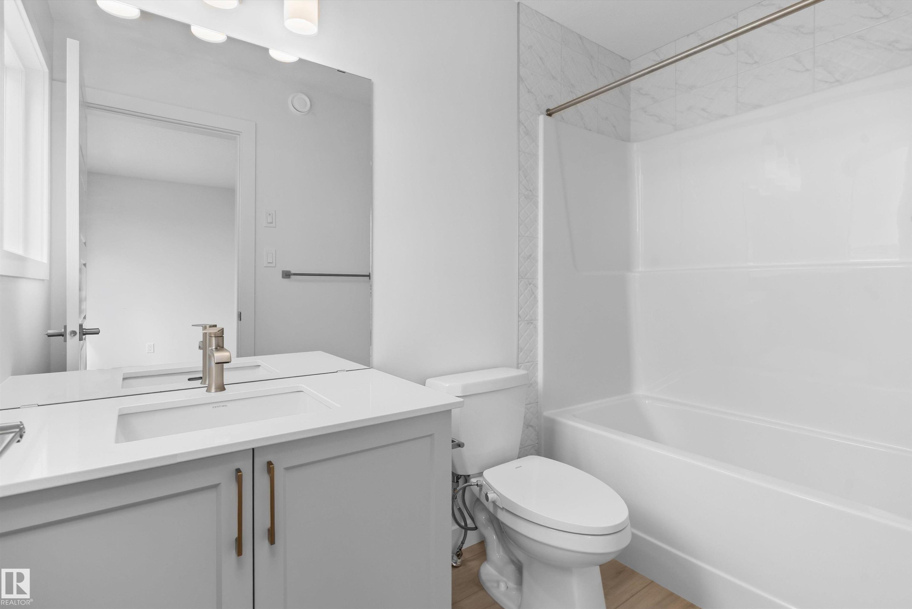 18717 18A Avenue Nw, Edmonton, AB - Indoor Photo Showing Bathroom