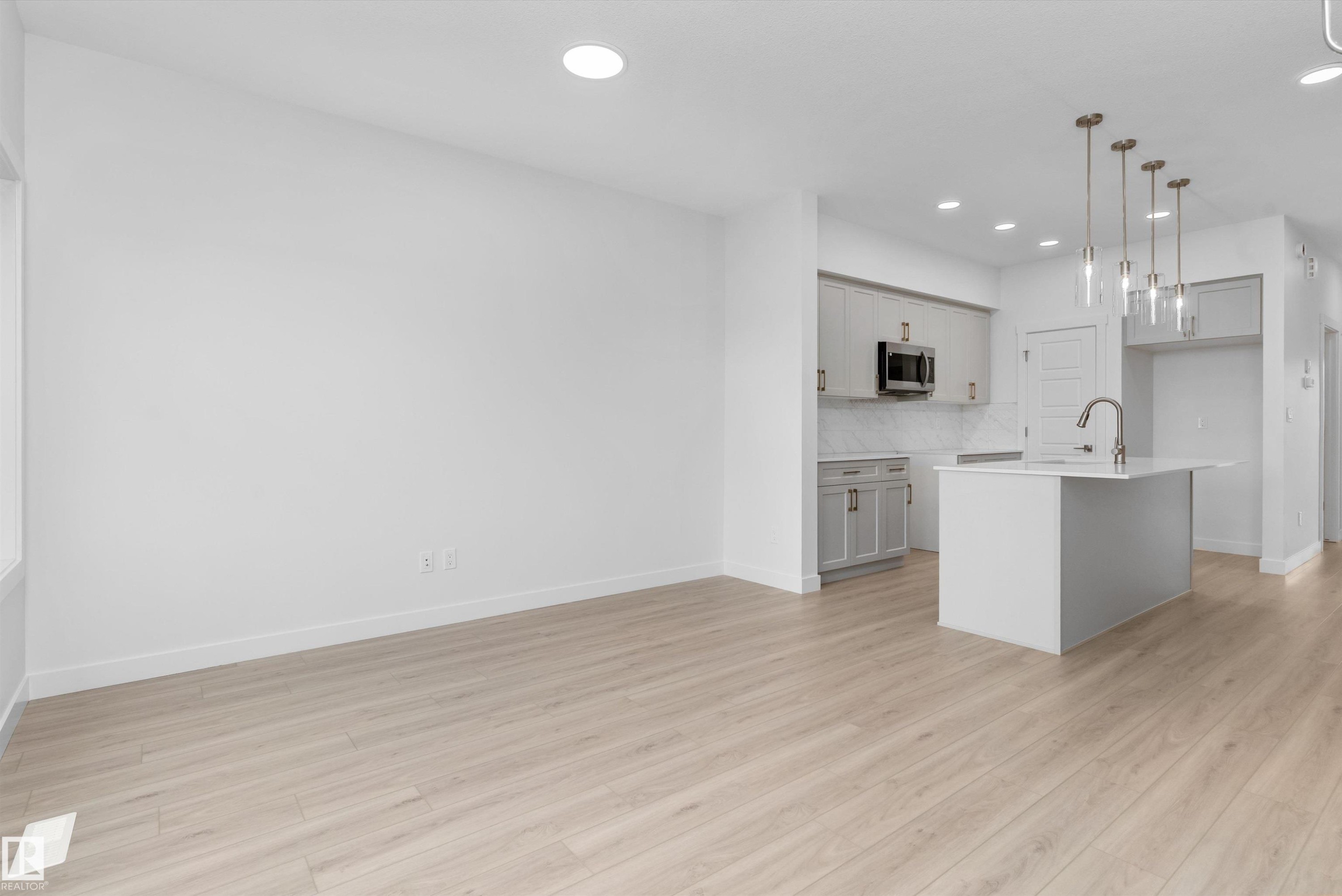18717 18A Avenue Nw, Edmonton, AB - Indoor Photo Showing Kitchen With Upgraded Kitchen