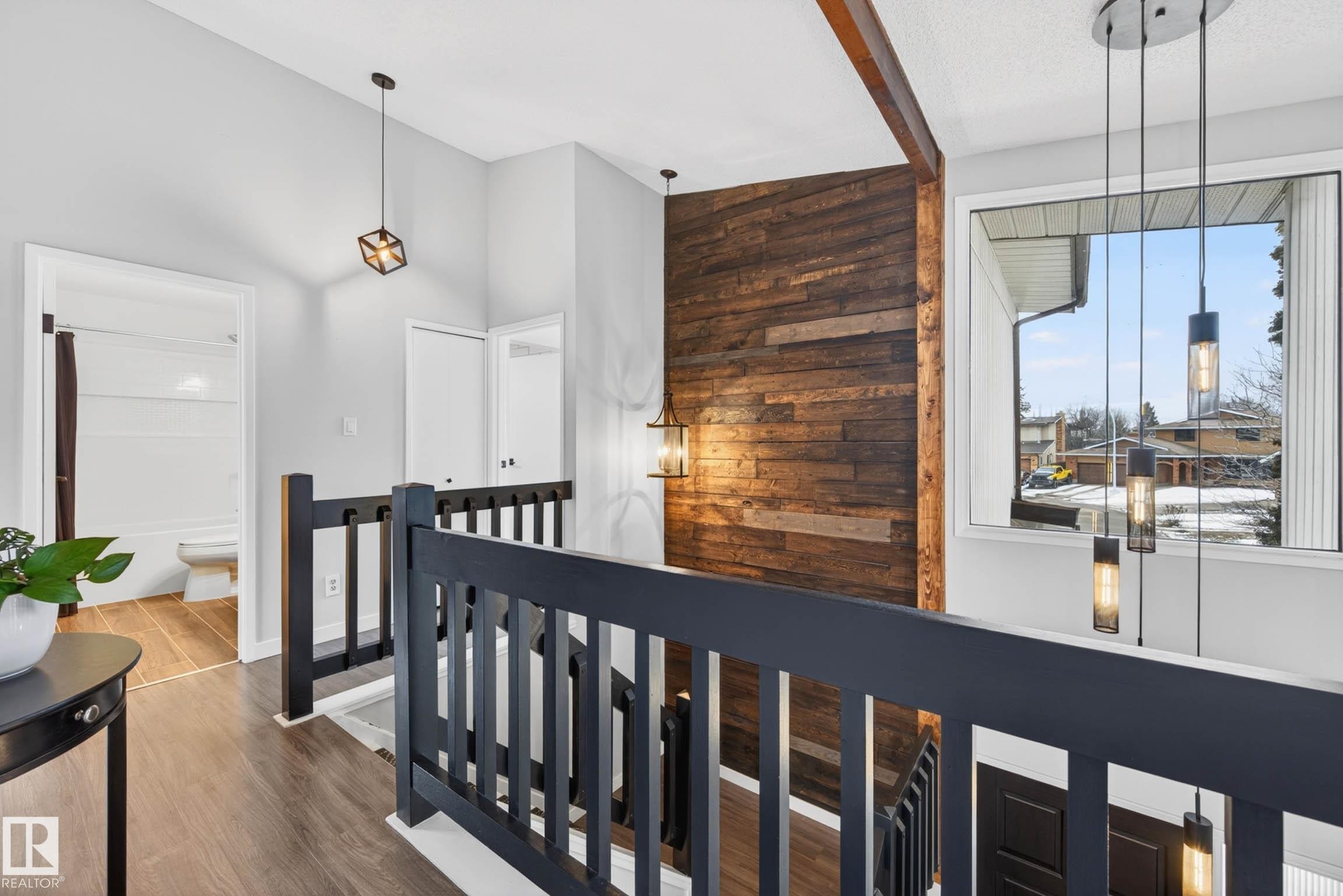 6118 37A Avenue, Edmonton, AB - Indoor Photo Showing Other Room