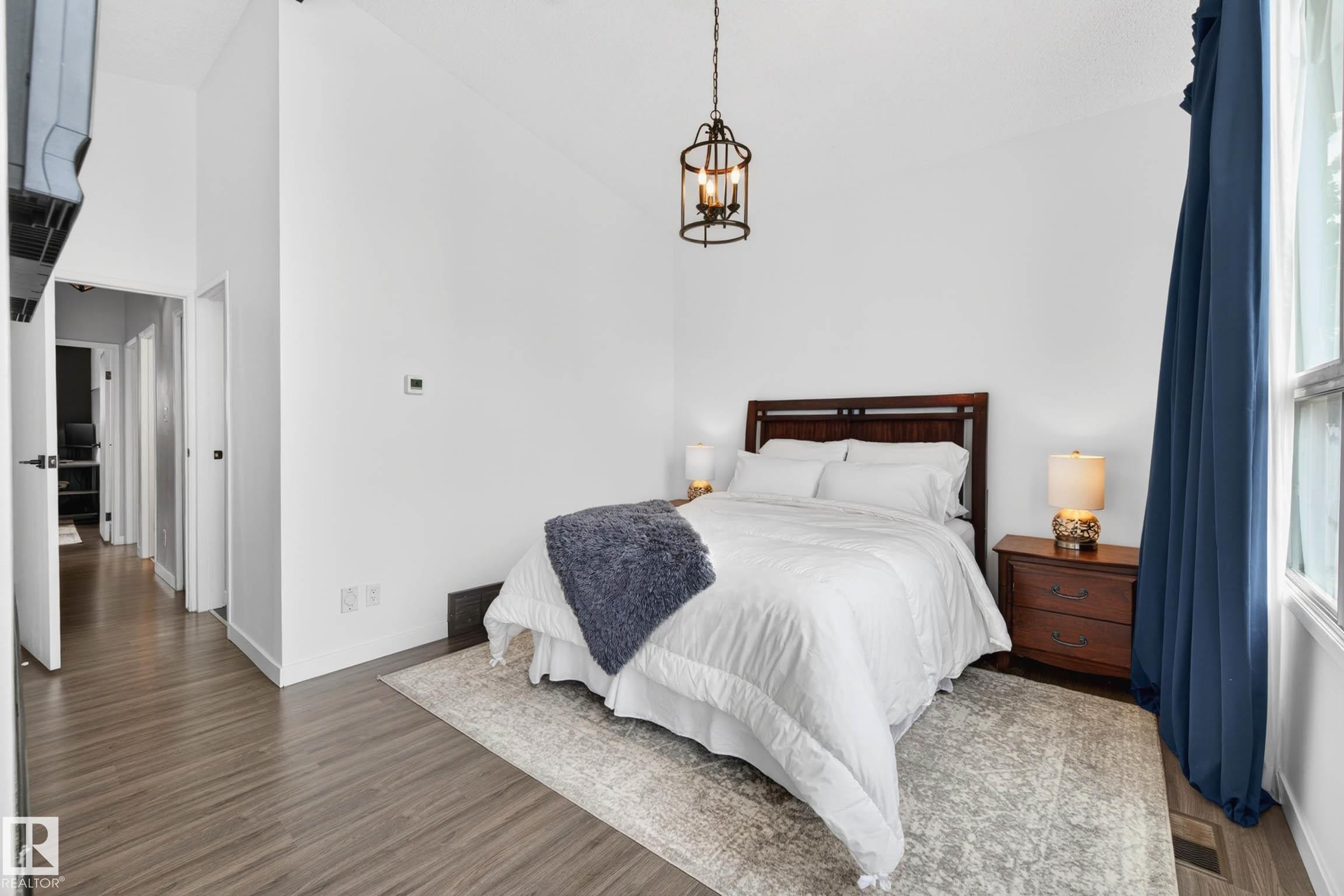6118 37A Avenue, Edmonton, AB - Indoor Photo Showing Bedroom