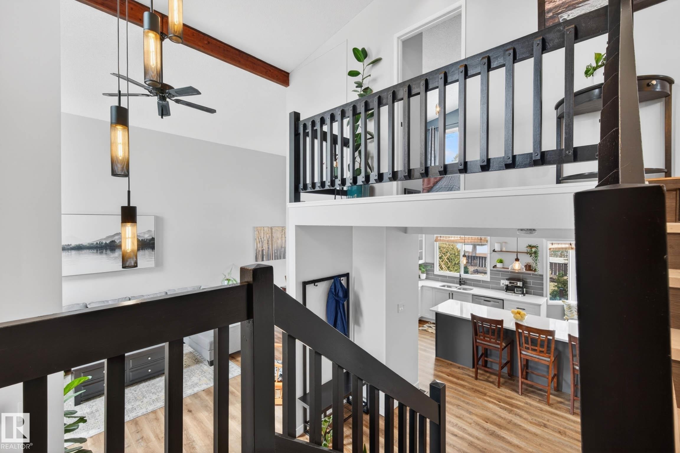 6118 37A Avenue, Edmonton, AB - Indoor Photo Showing Other Room