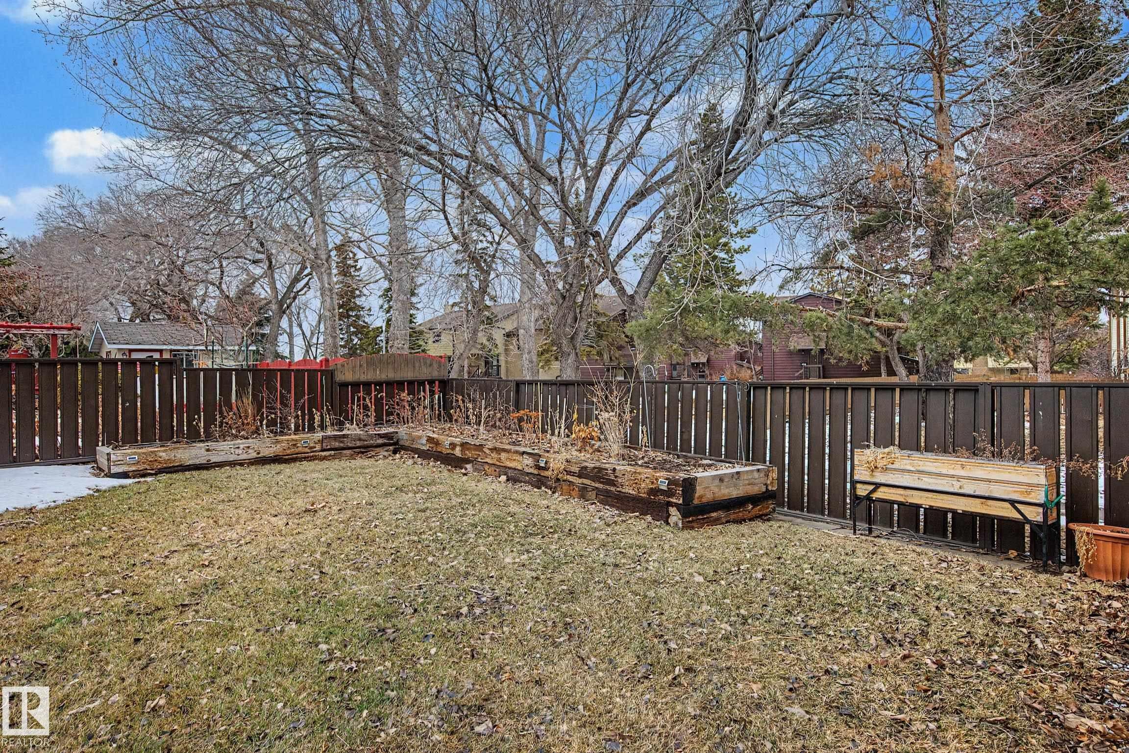 6118 37A Avenue, Edmonton, AB - Outdoor