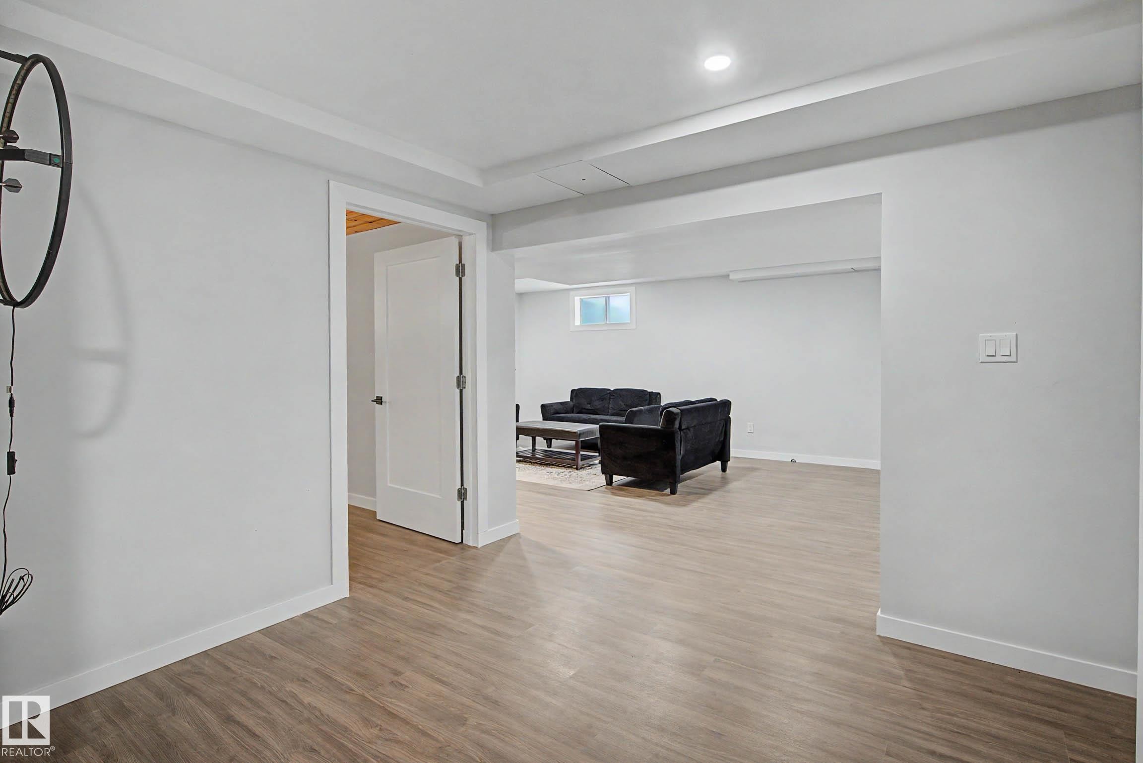 6118 37A Avenue, Edmonton, AB - Indoor