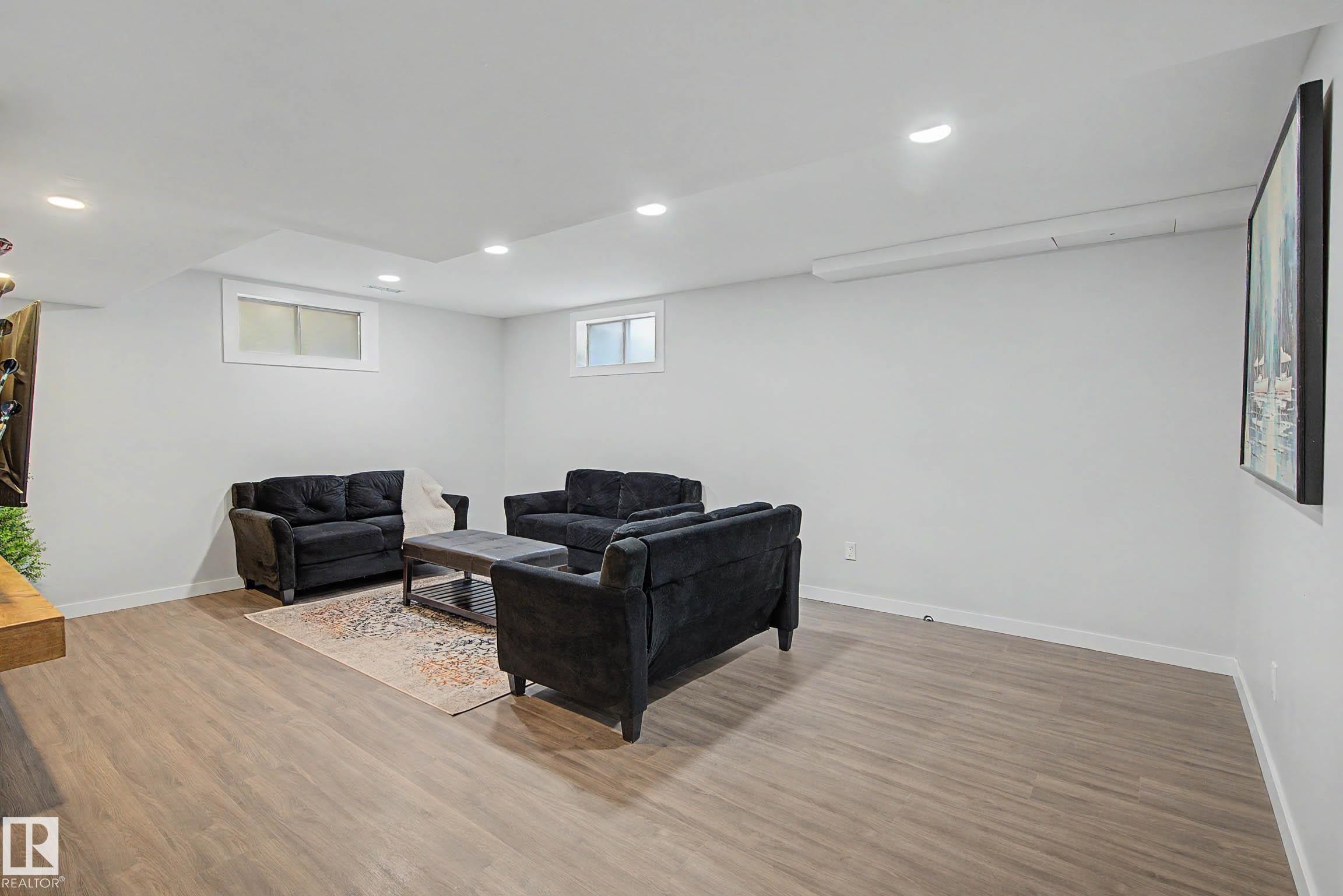 6118 37A Avenue, Edmonton, AB - Indoor Photo Showing Other Room