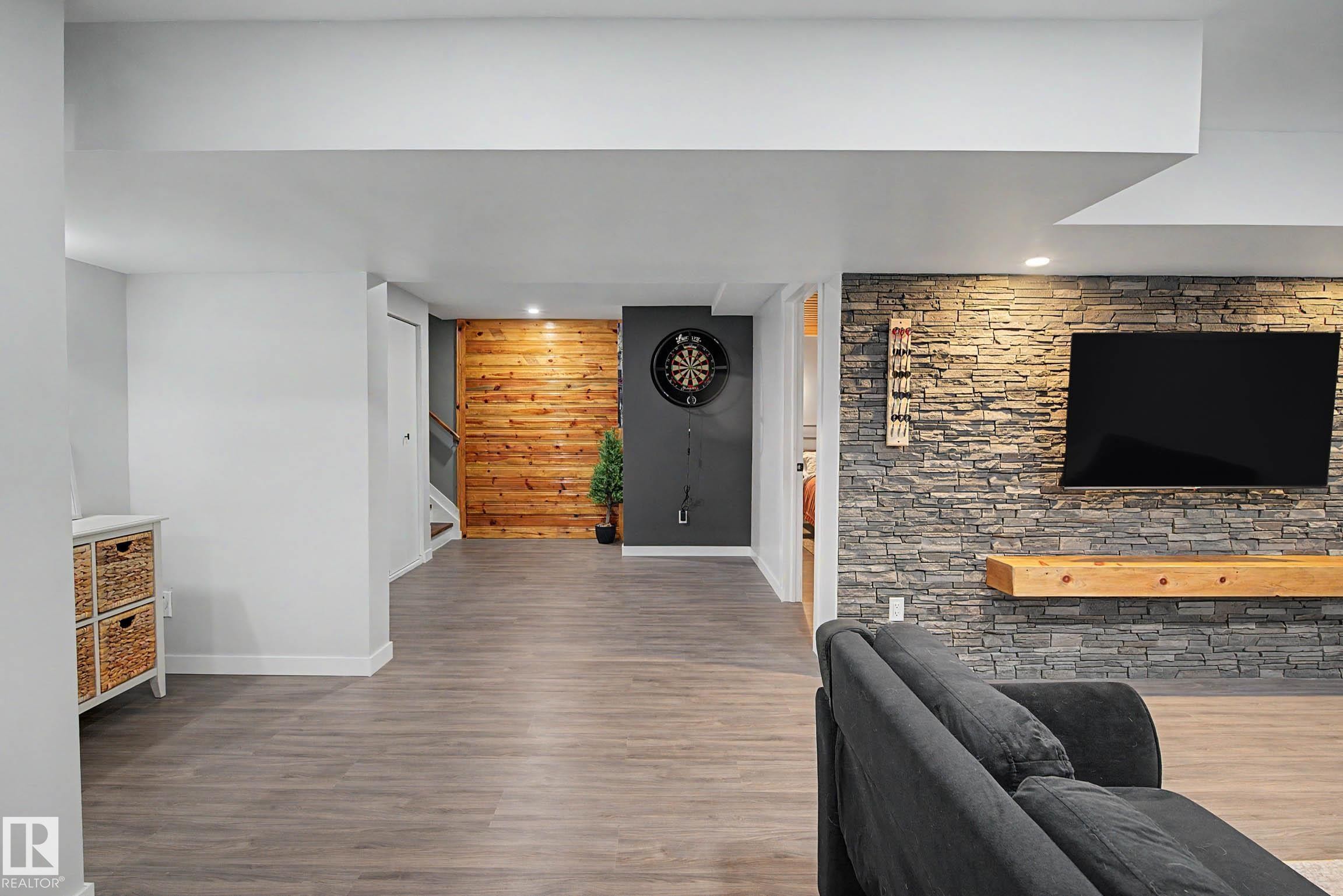 6118 37A Avenue, Edmonton, AB - Indoor Photo Showing Other Room