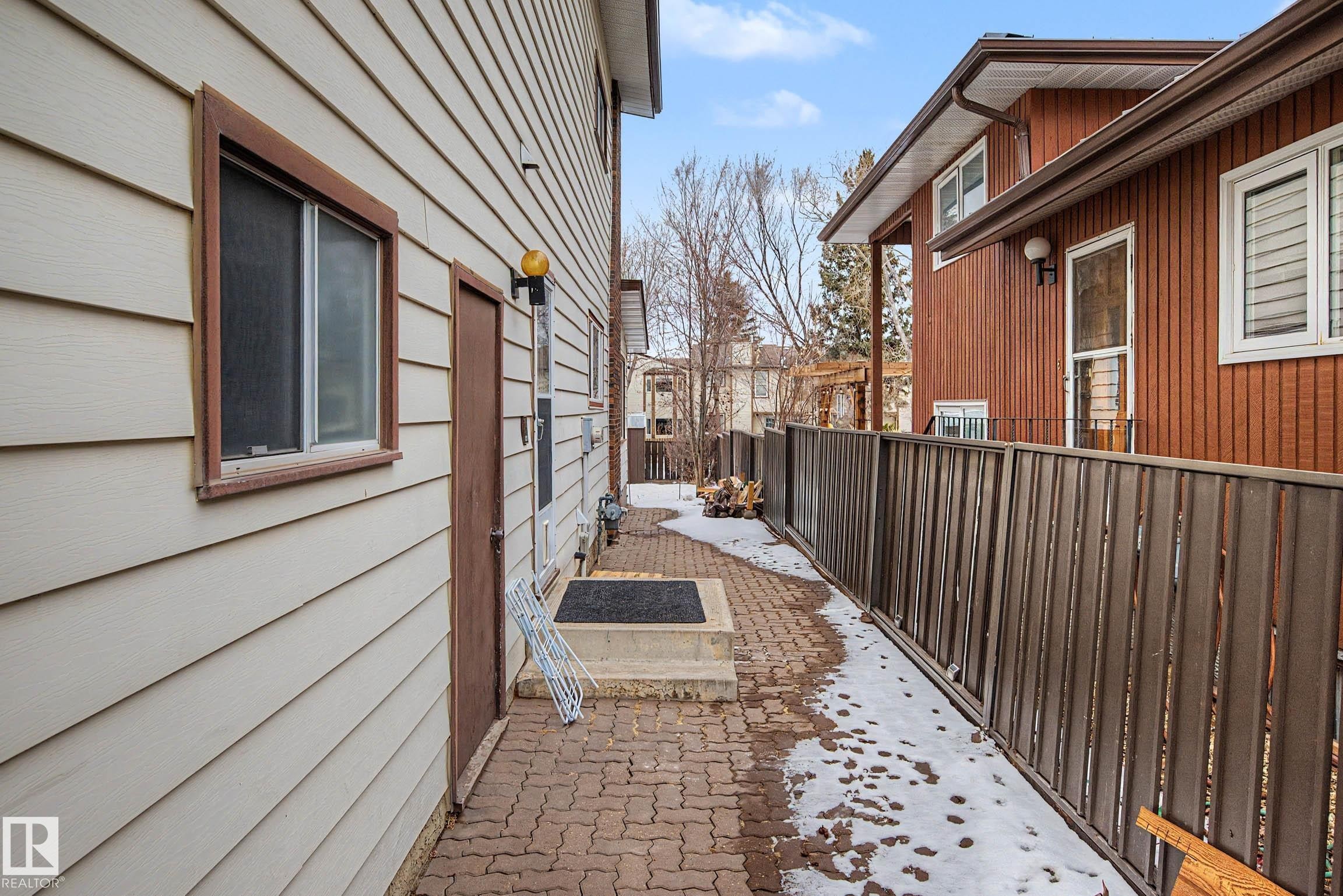 6118 37A Avenue, Edmonton, AB - Outdoor With Exterior