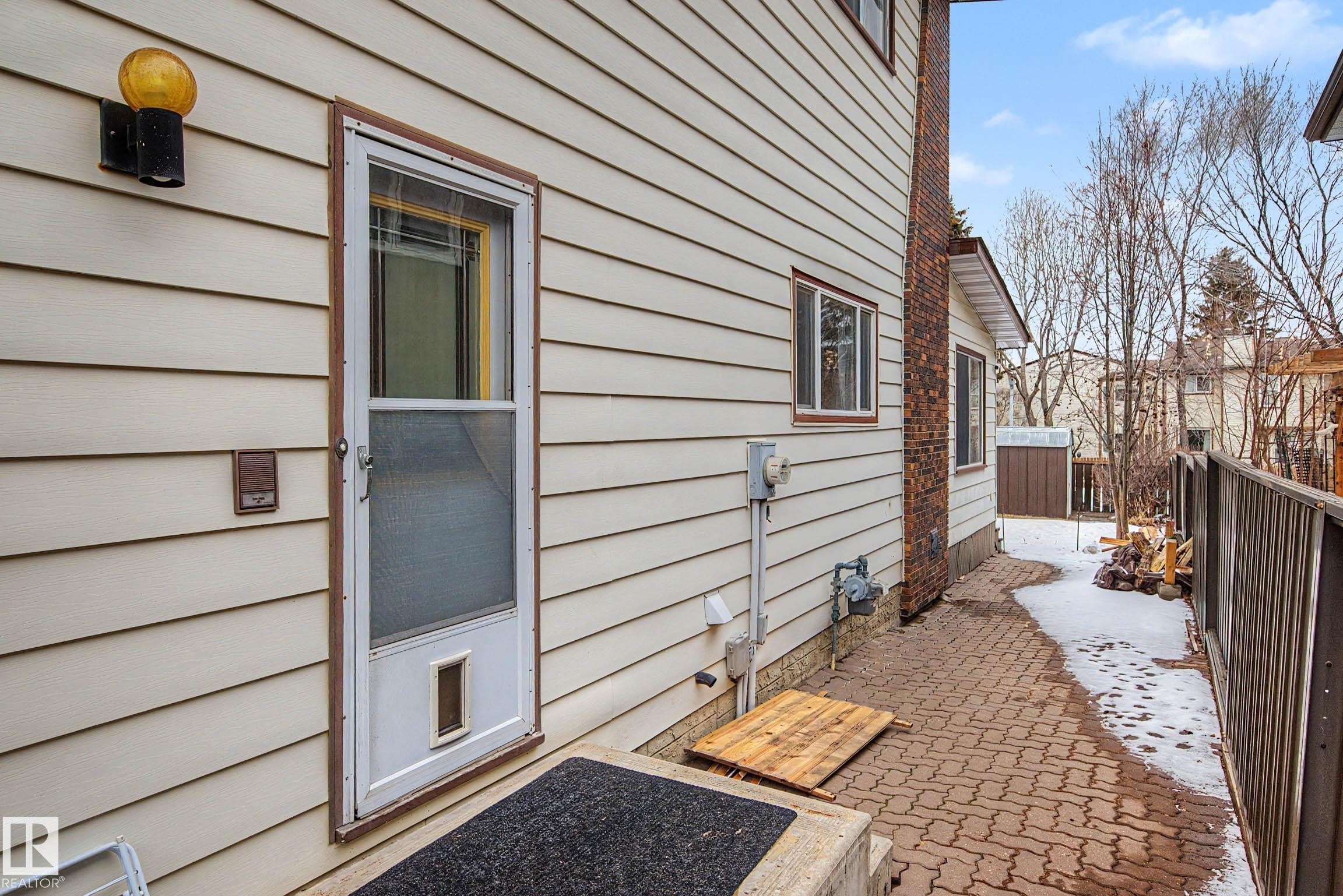 6118 37A Avenue, Edmonton, AB - Outdoor With Exterior