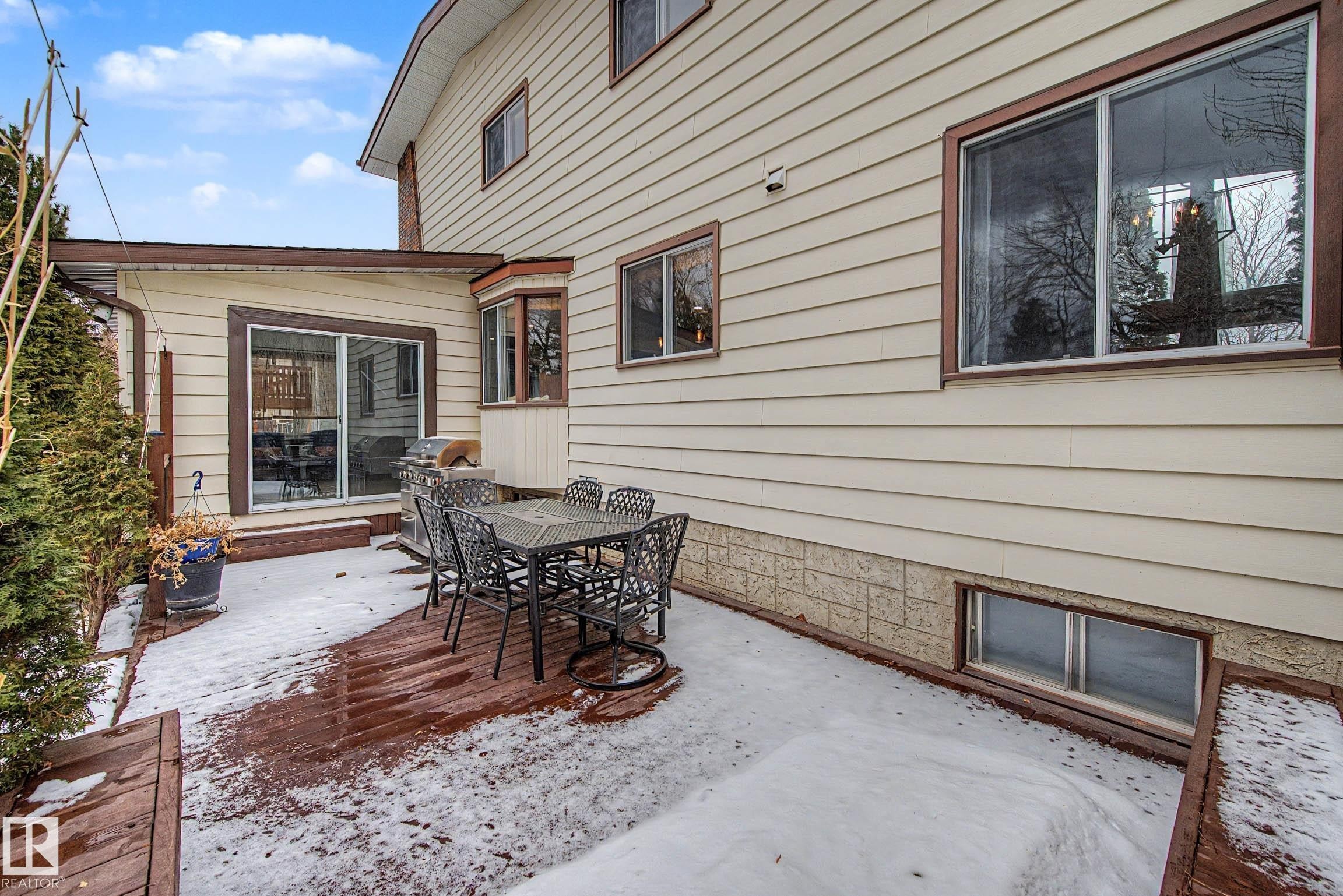 6118 37A Avenue, Edmonton, AB - Outdoor With Exterior