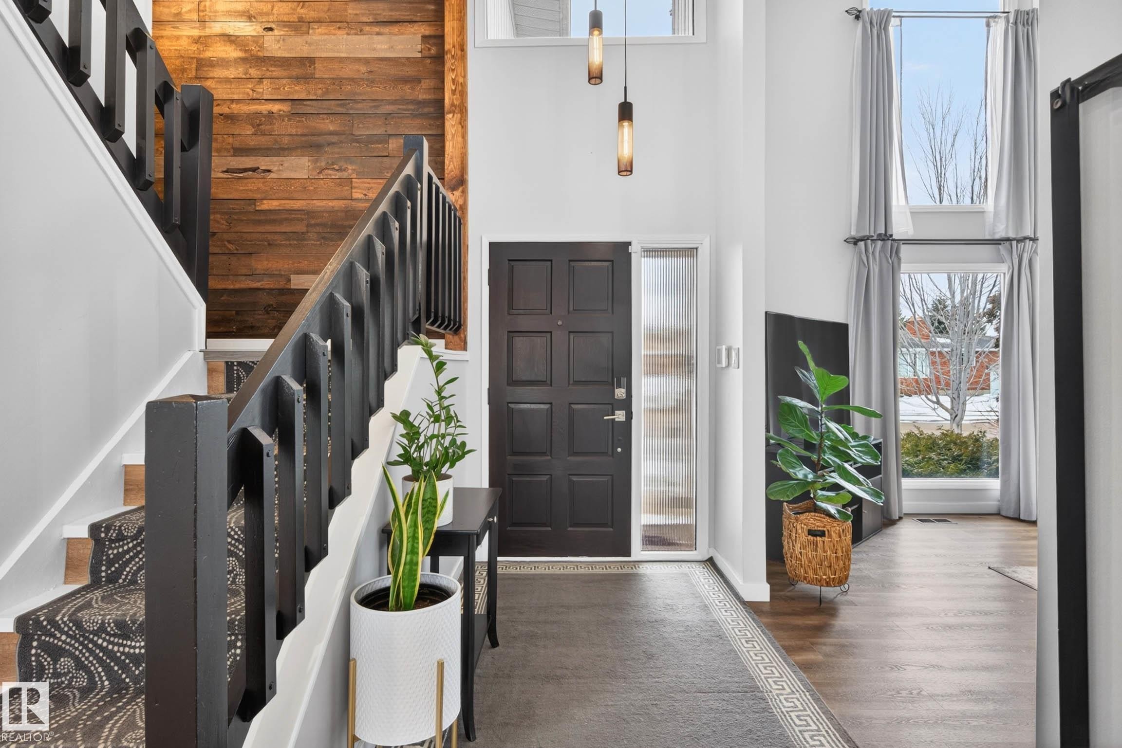 6118 37A Avenue, Edmonton, AB - Indoor Photo Showing Other Room