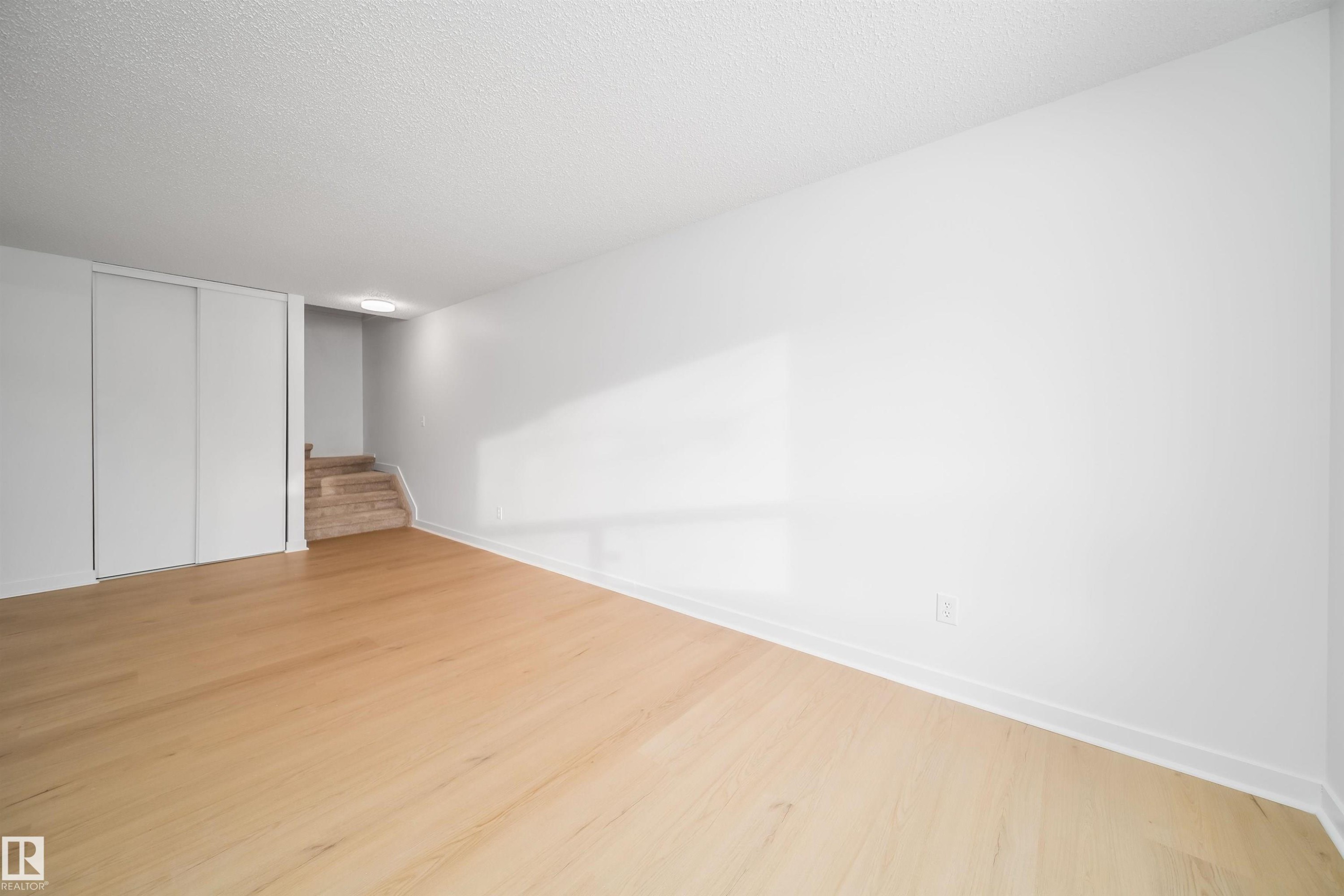 1576 Mill Woods Road E, Edmonton, AB - Indoor Photo Showing Other Room