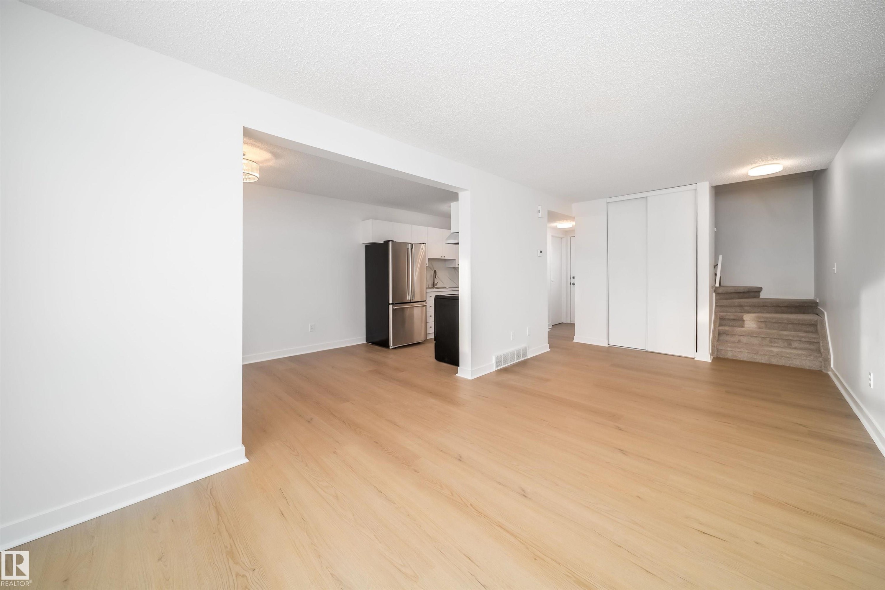 1576 Mill Woods Road E, Edmonton, AB - Indoor Photo Showing Other Room