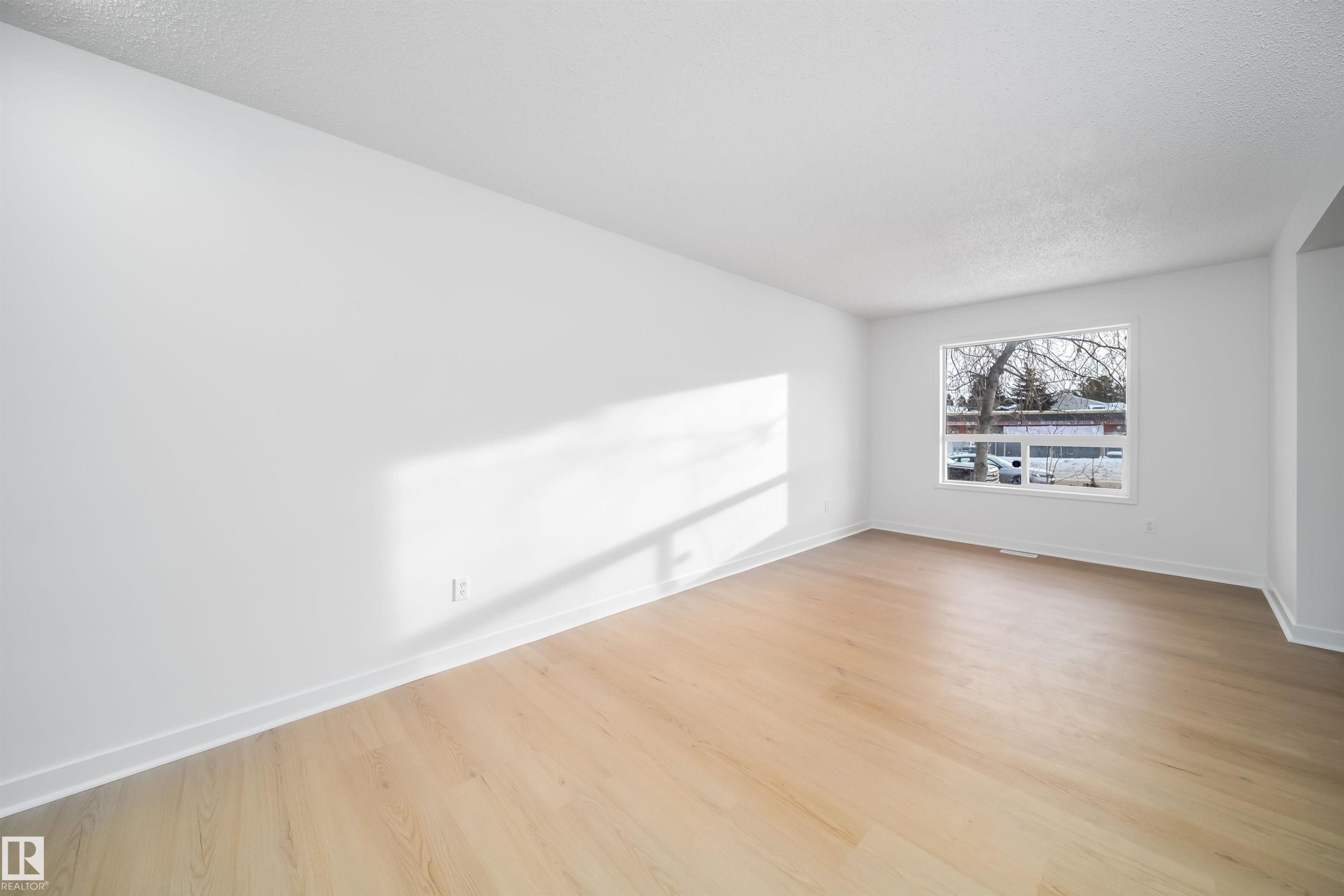 1576 Mill Woods Road E, Edmonton, AB - Indoor